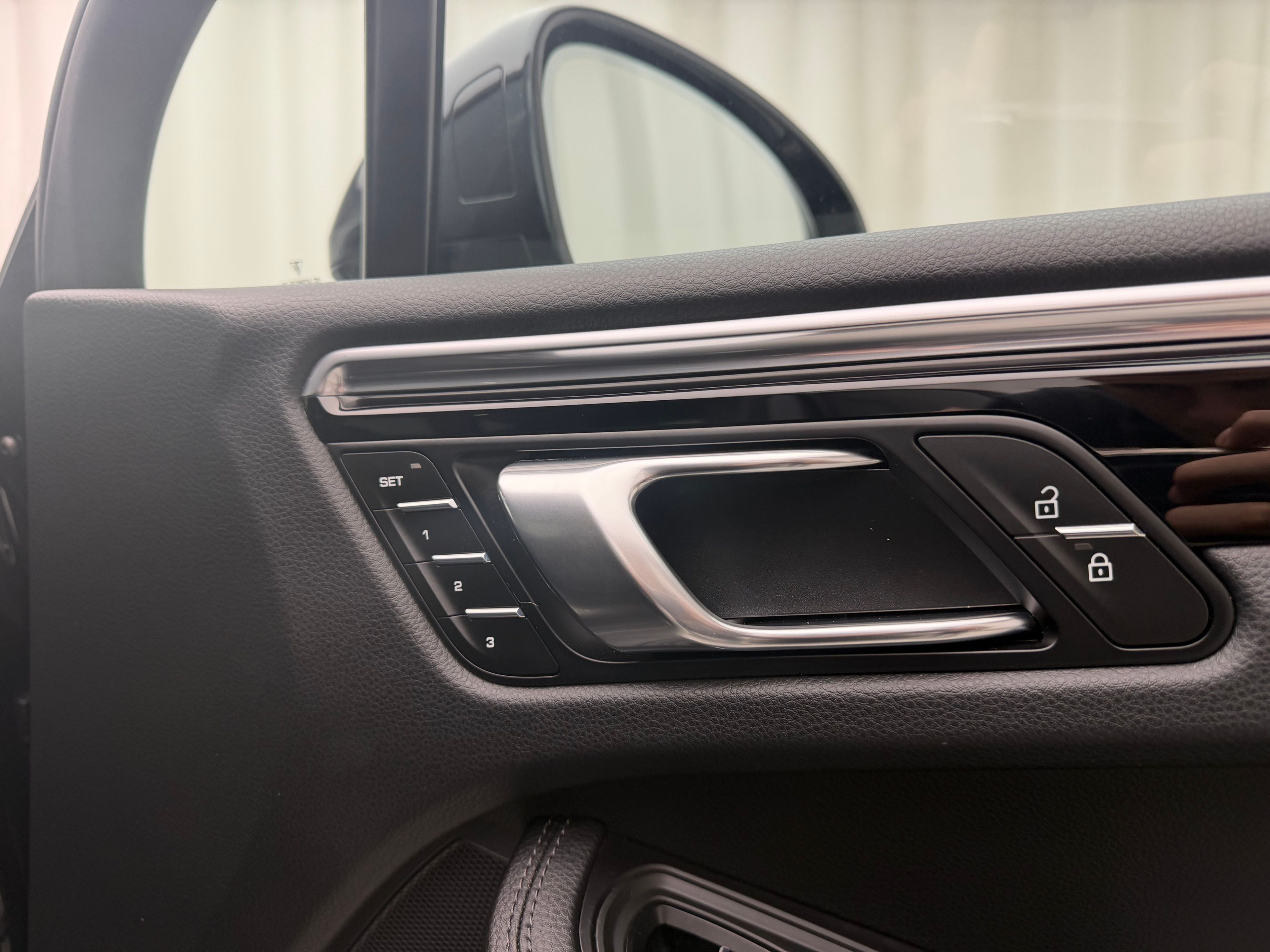 Thumbnail: 2023 Porsche Macan - 20