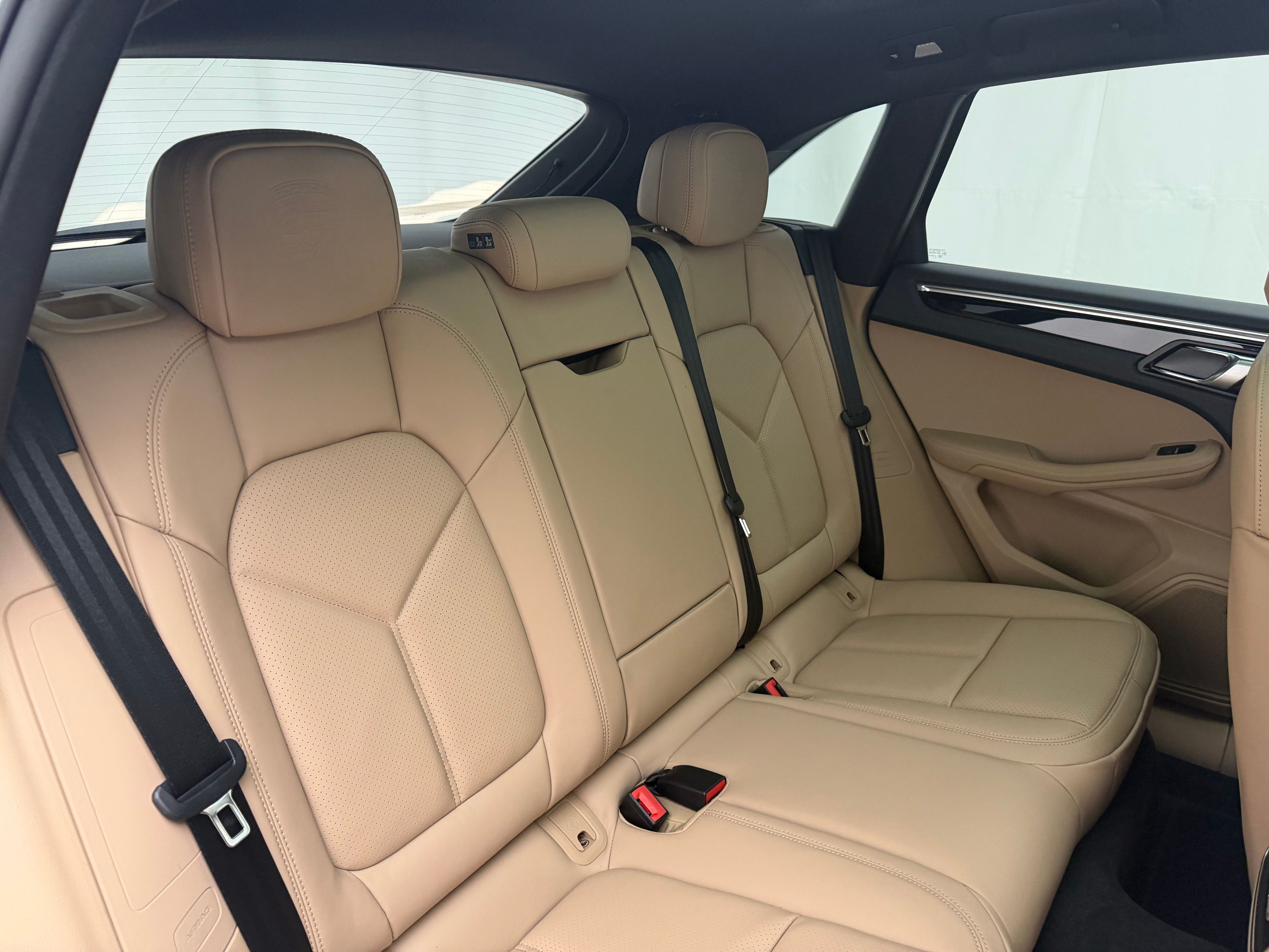 Thumbnail: 2026 Porsche Macan - 23