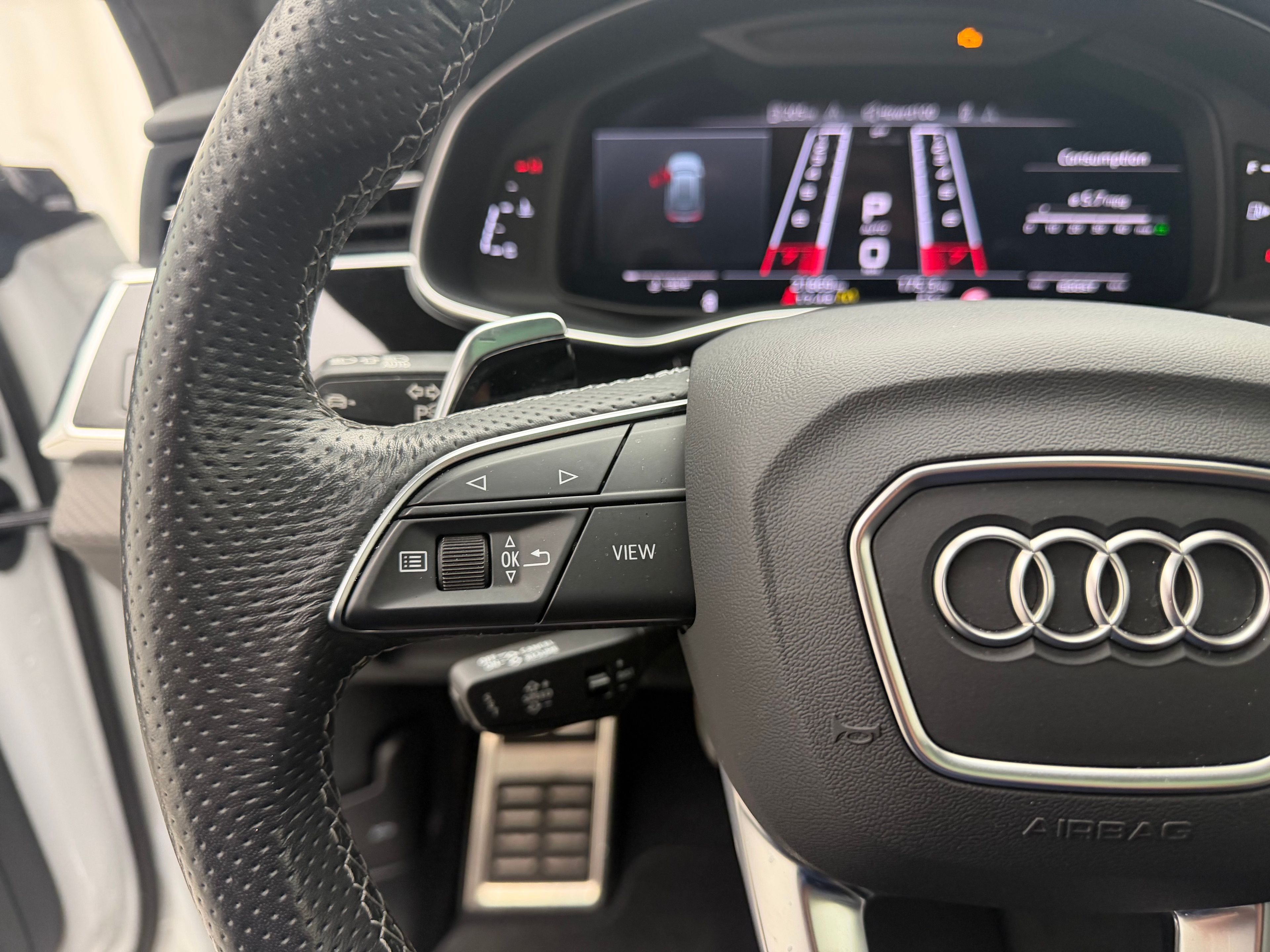 Thumbnail: 2022 Audi RS Q8 - 26