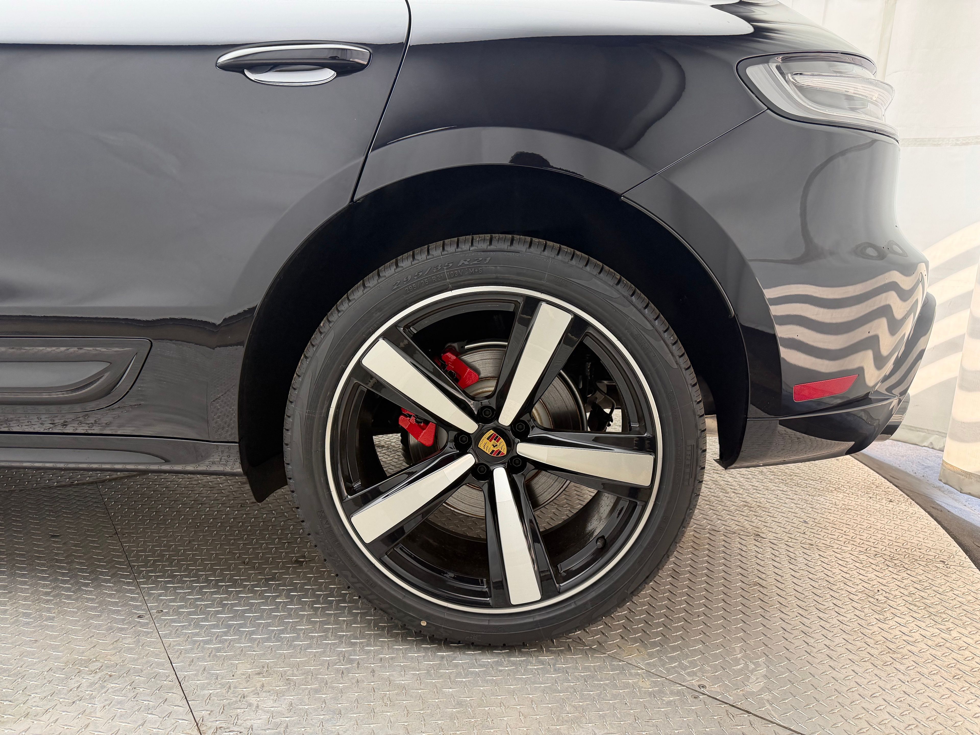 Thumbnail: 2026 Porsche Macan - 10