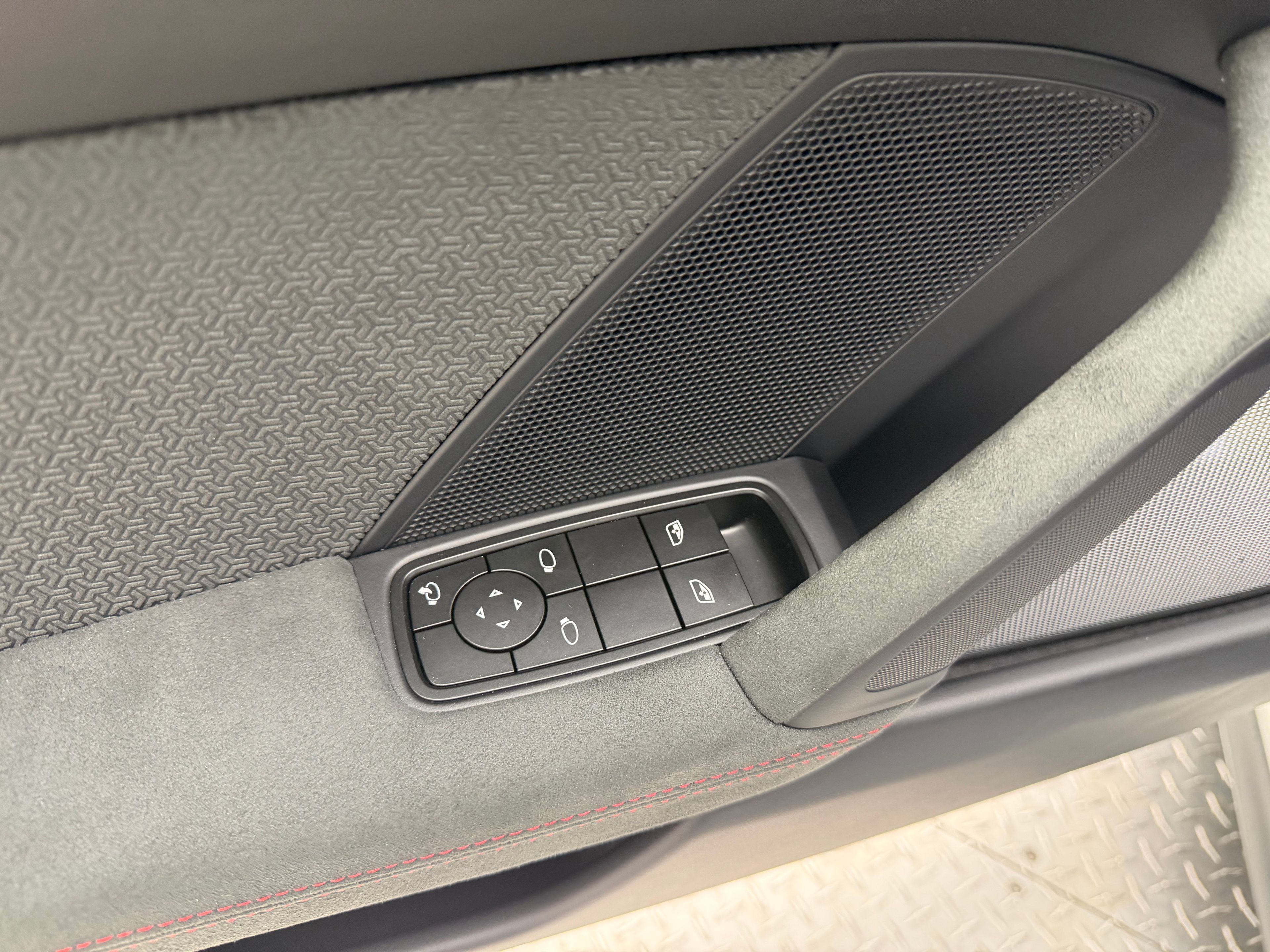 Thumbnail: 2026 Porsche 911 - 25