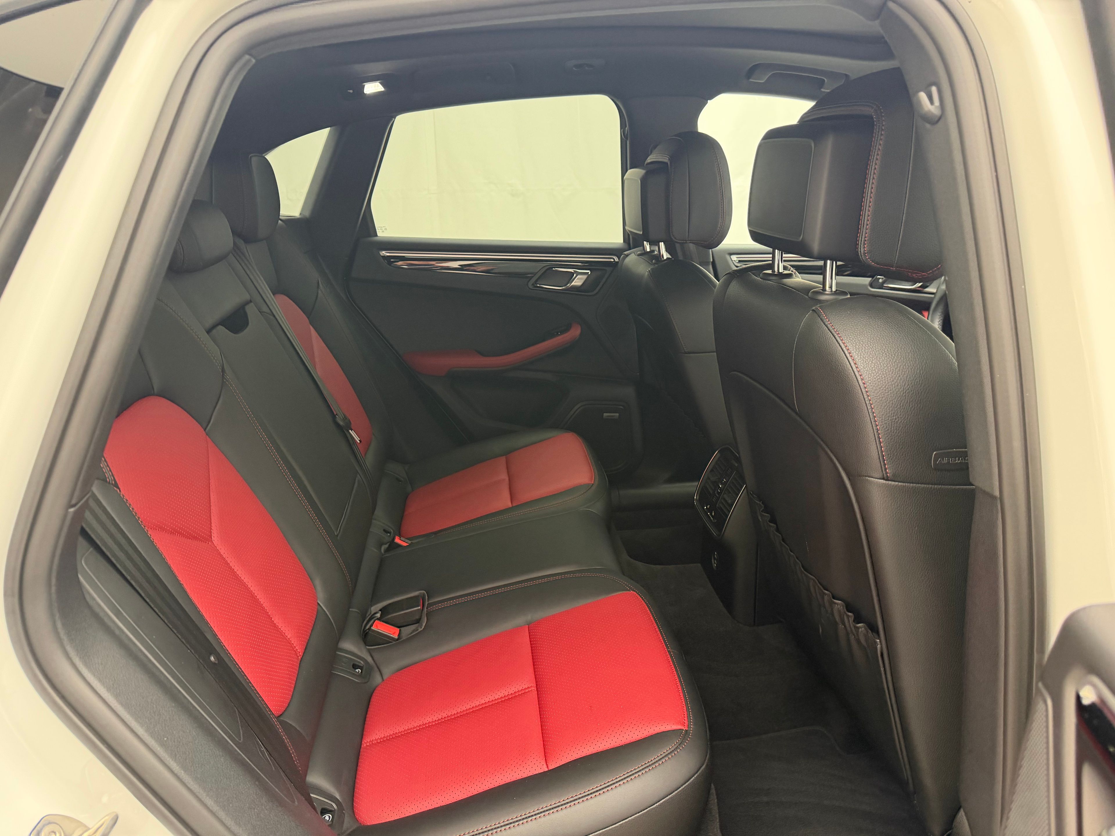 Thumbnail: 2020 Porsche Macan - 19