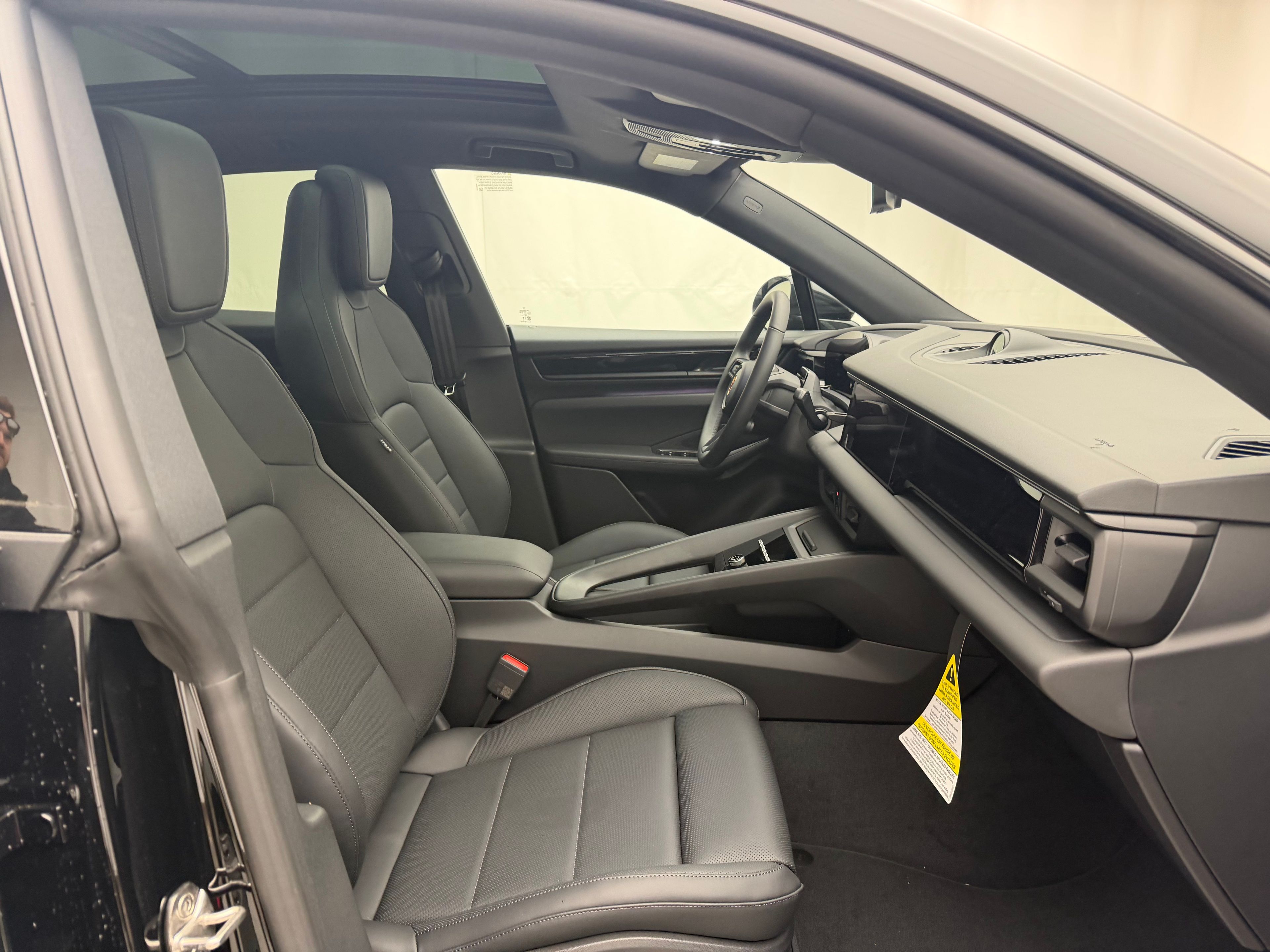 Thumbnail: 2026 Porsche Macan - 31