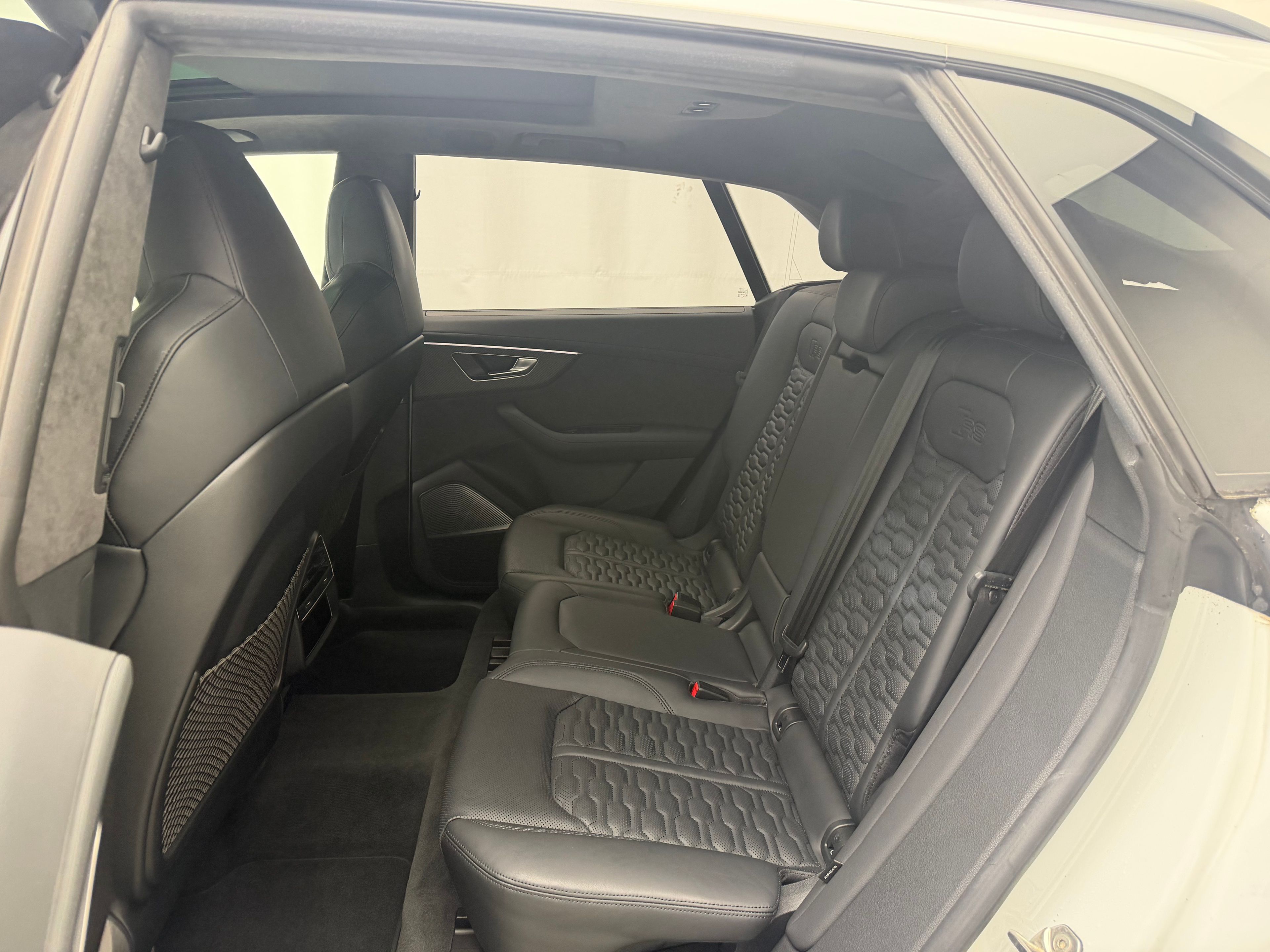 Thumbnail: 2022 Audi RS Q8 - 21