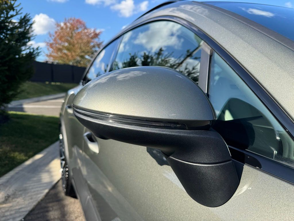 Thumbnail: 2024 Porsche Macan - 12