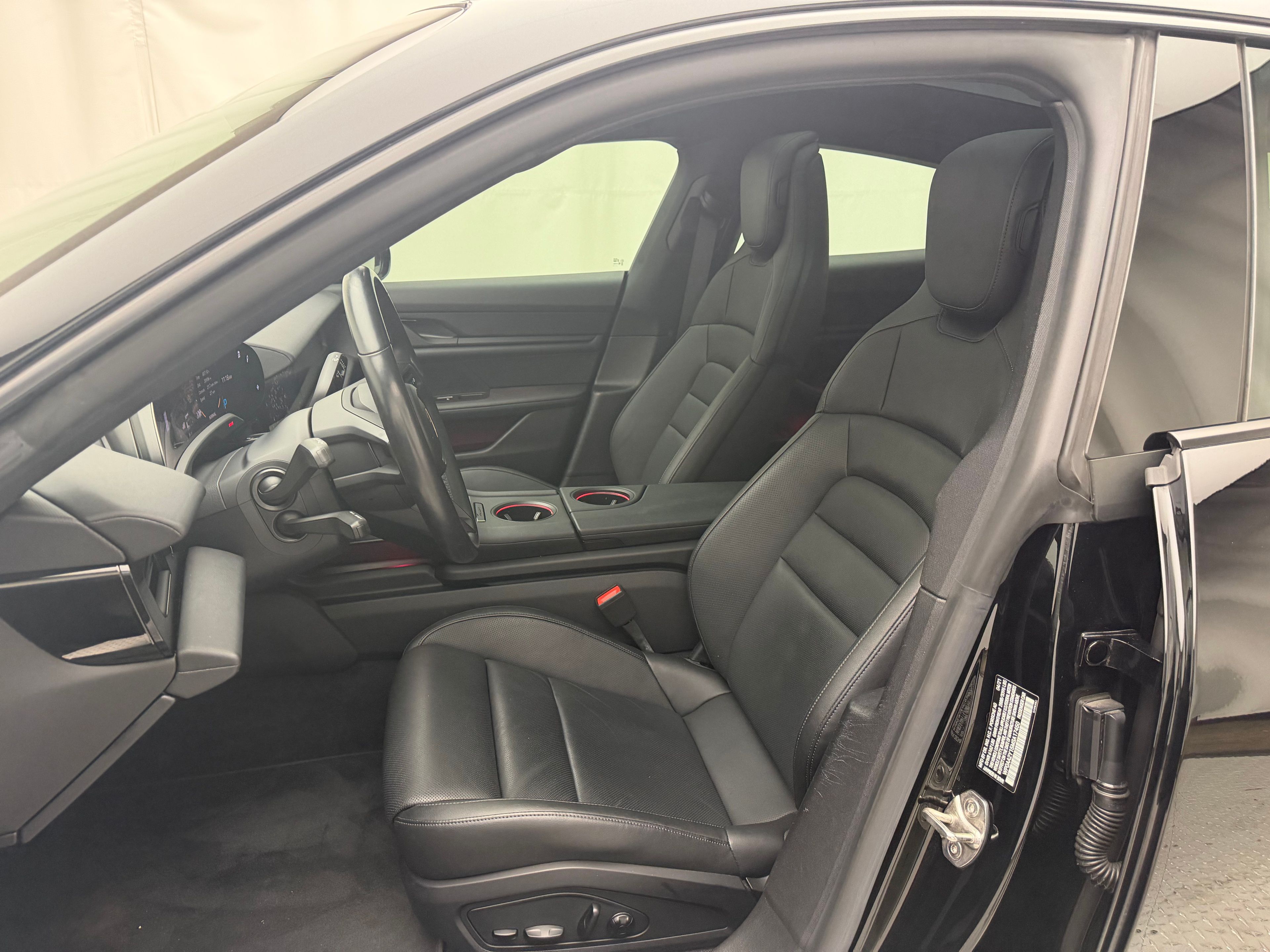 Thumbnail: 2021 Porsche Taycan - 5