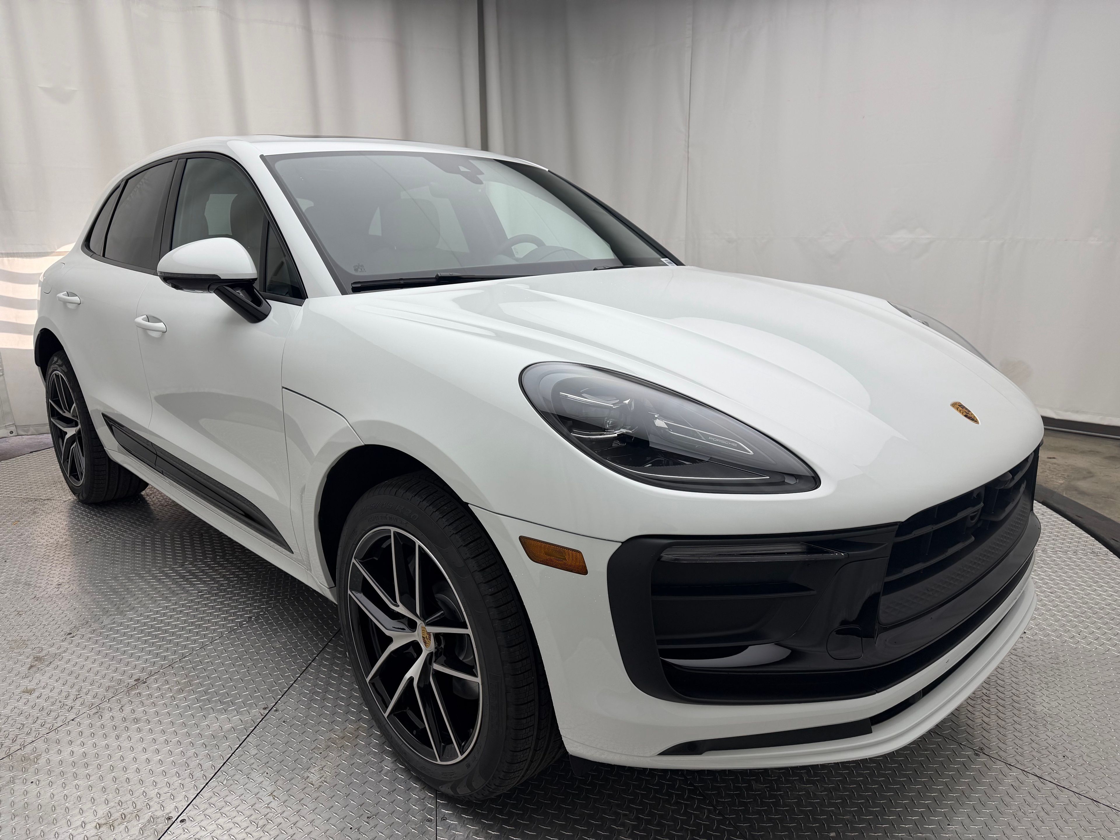Thumbnail: 2026 Porsche Macan - 13