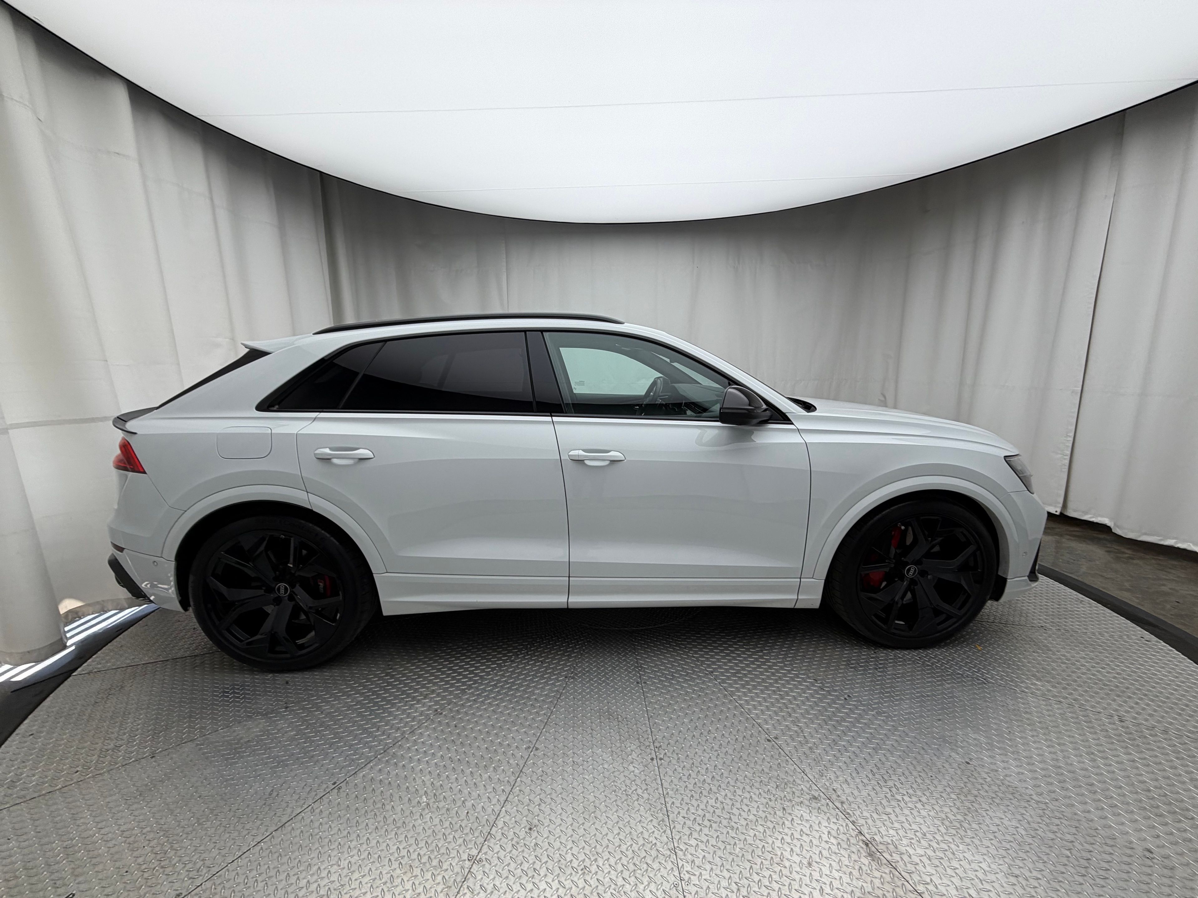 Thumbnail: 2022 Audi RS Q8 - 14