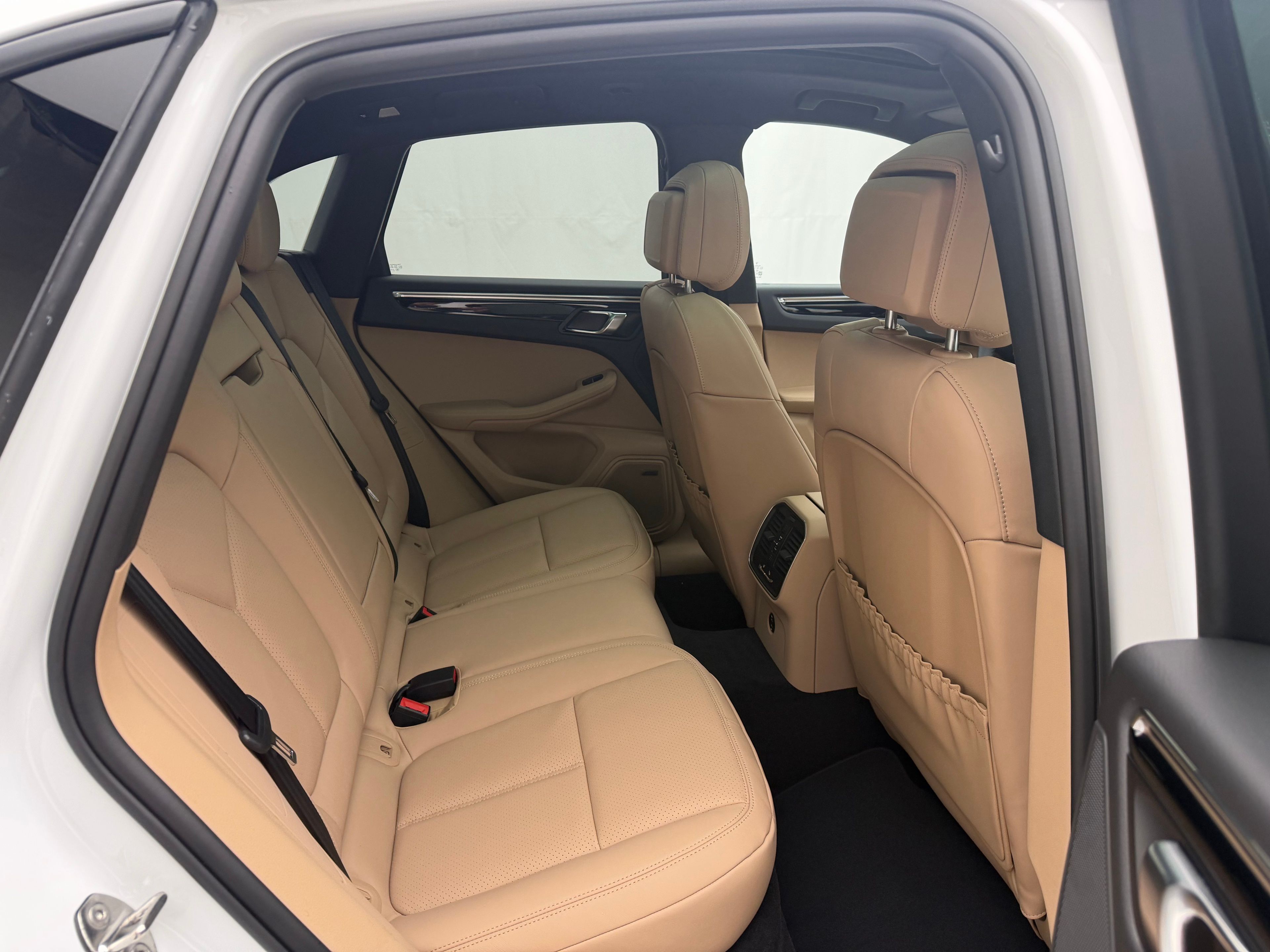 Thumbnail: 2026 Porsche Macan - 24