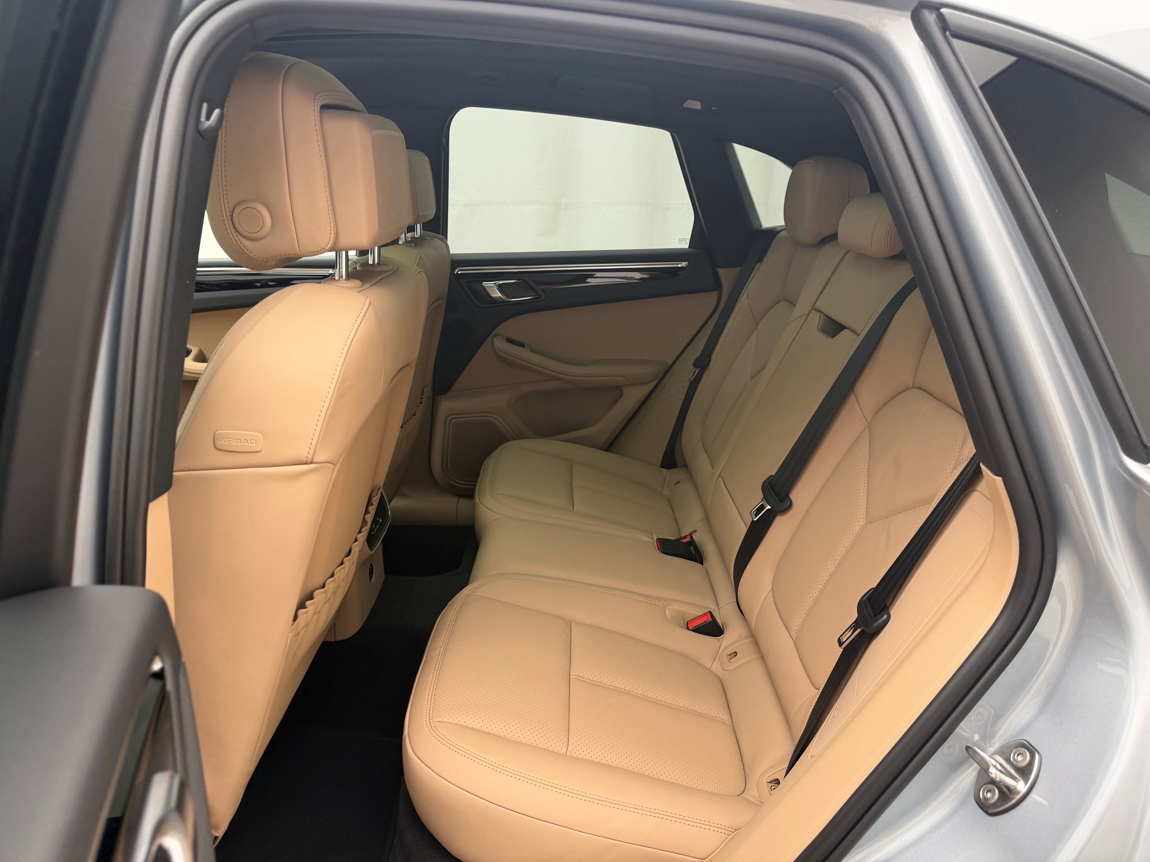 Thumbnail: 2026 Porsche Macan - 26