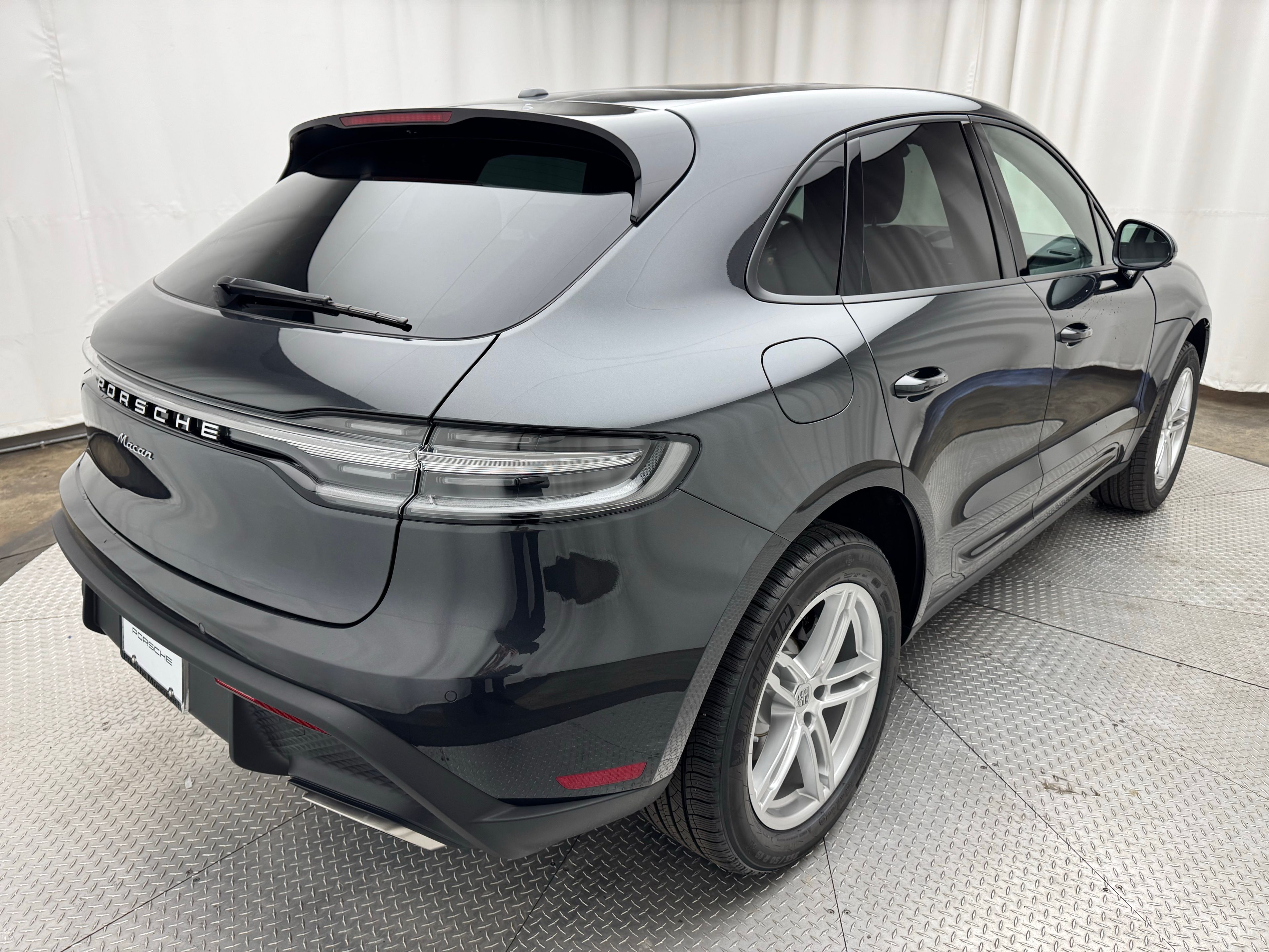 Thumbnail: 2026 Porsche Macan - 3