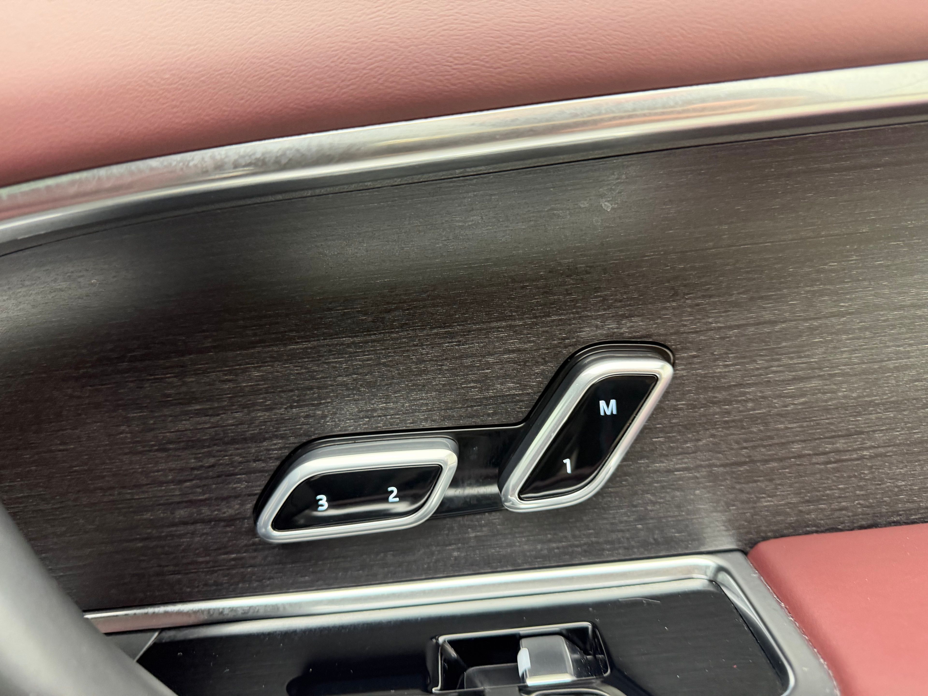 Thumbnail: 2024 Land Rover Range Rover - 16