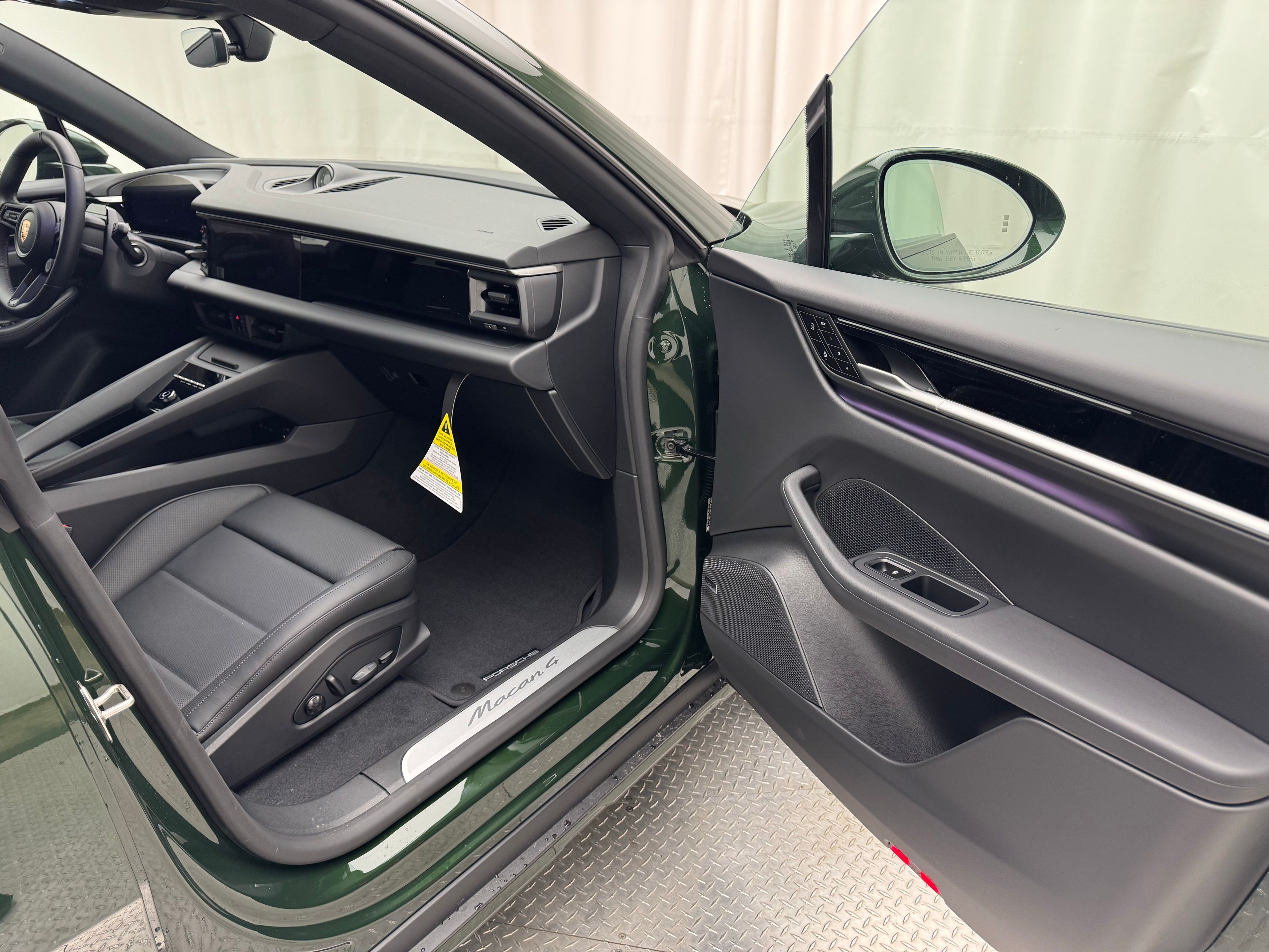 Thumbnail: 2026 Porsche Macan - 18