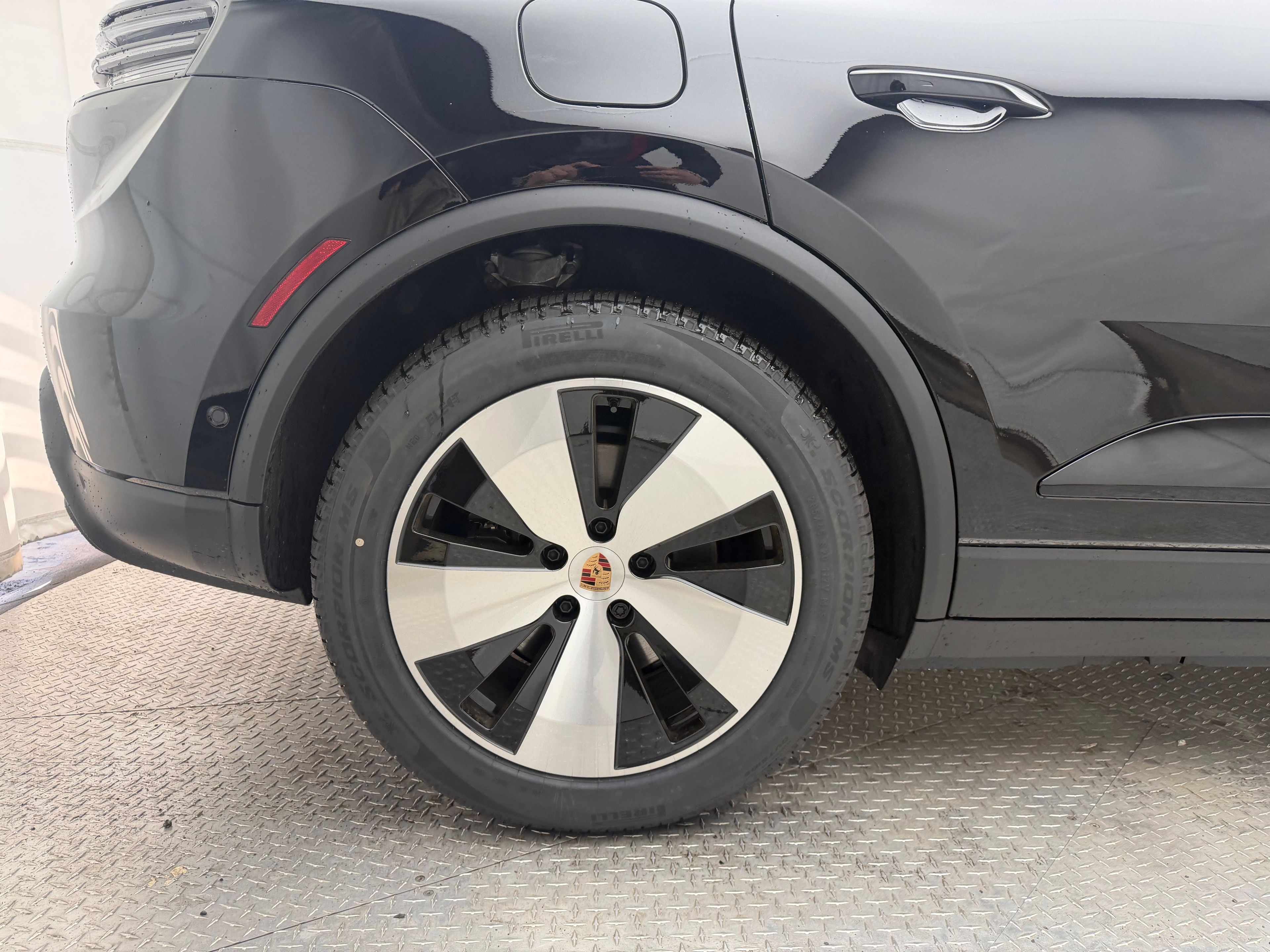 Thumbnail: 2026 Porsche Macan - 15