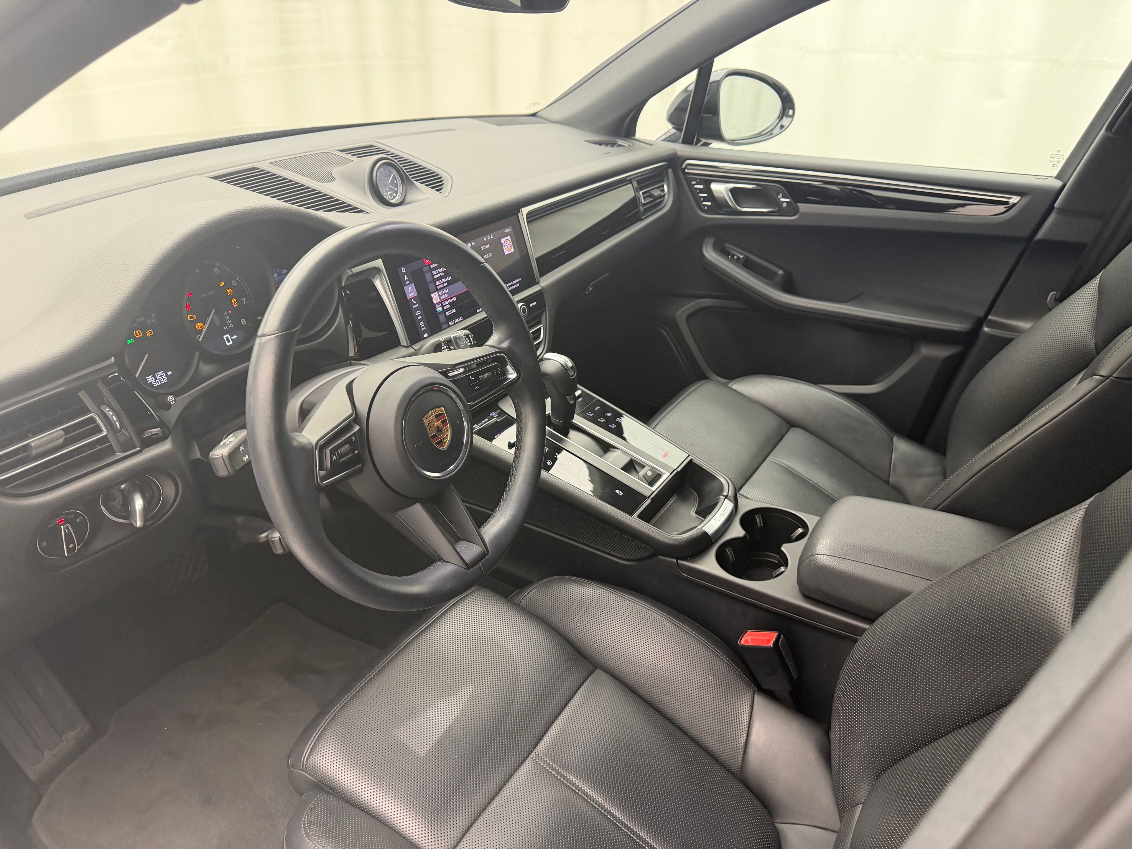 Thumbnail: 2023 Porsche Macan - 4