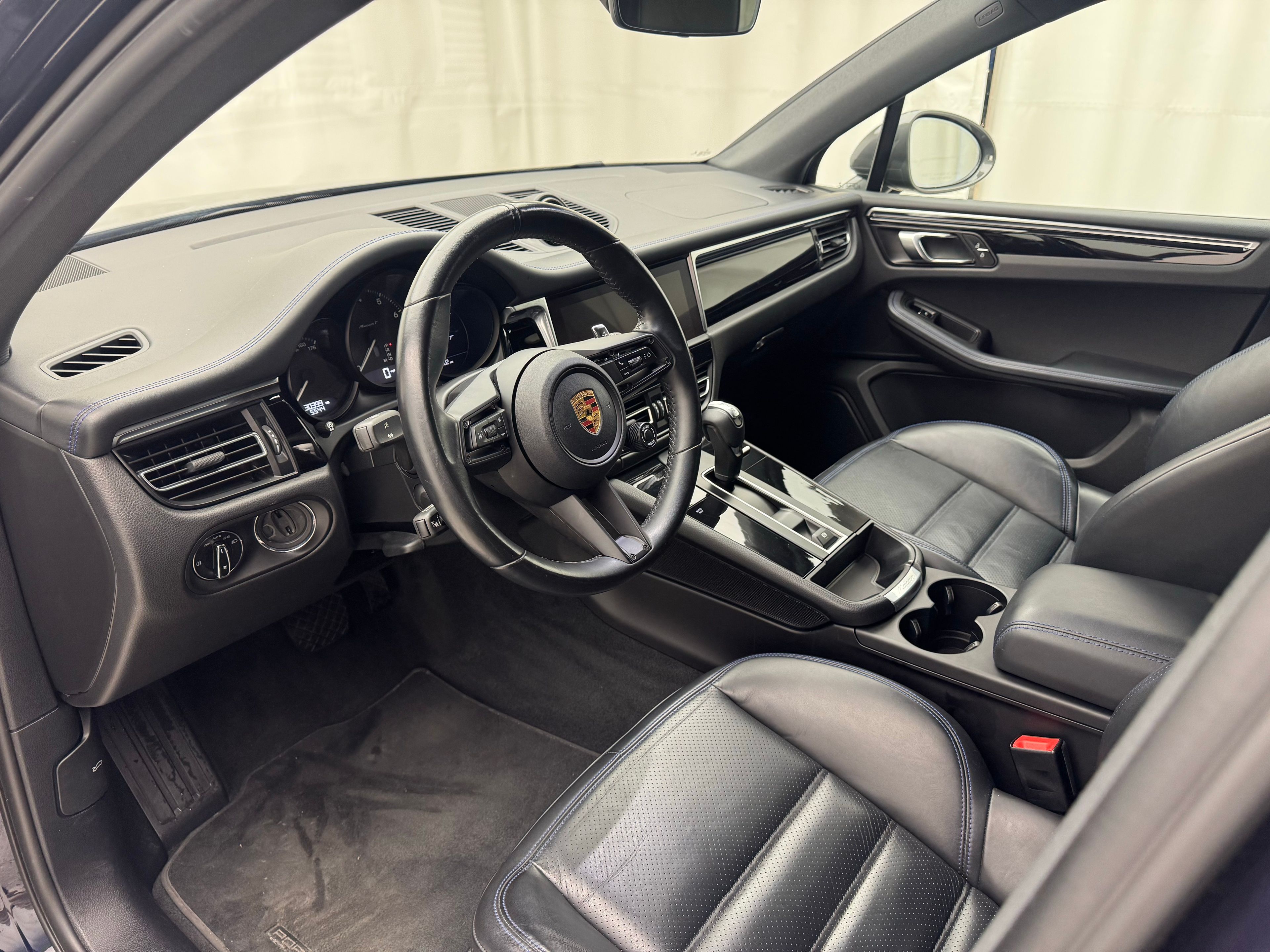 Thumbnail: 2023 Porsche Macan - 4