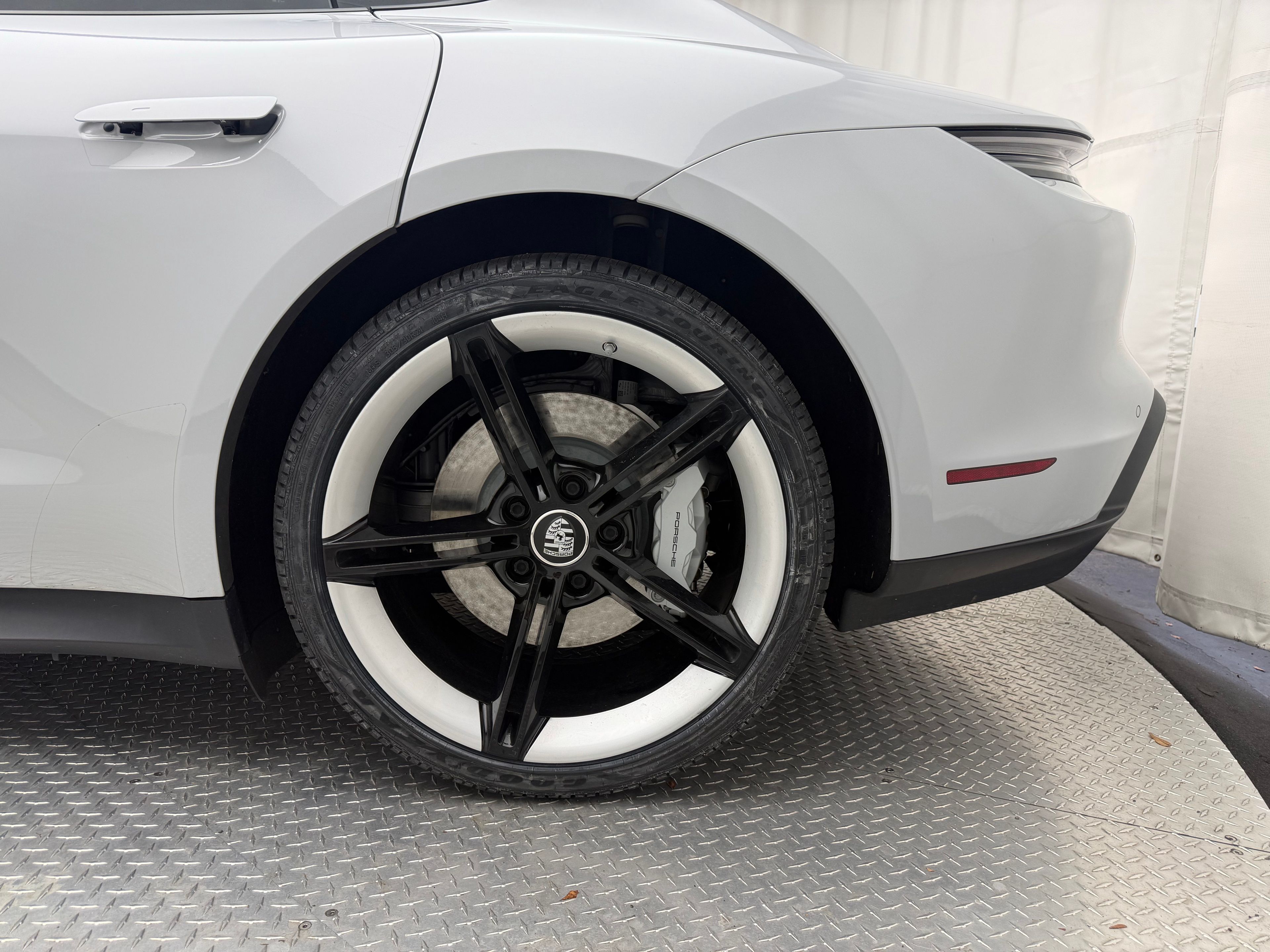 Thumbnail: 2022 Porsche Taycan - 10