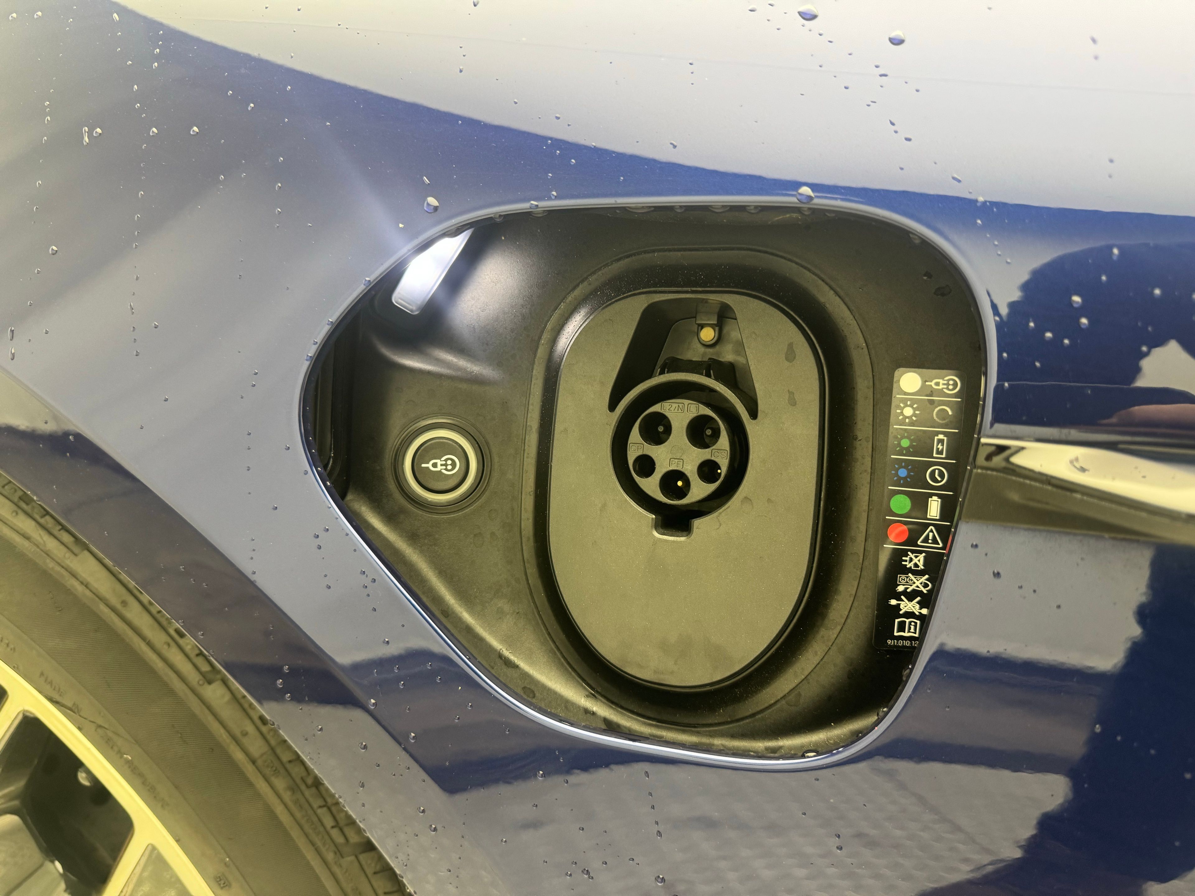 Thumbnail: 2023 Porsche Taycan - 12