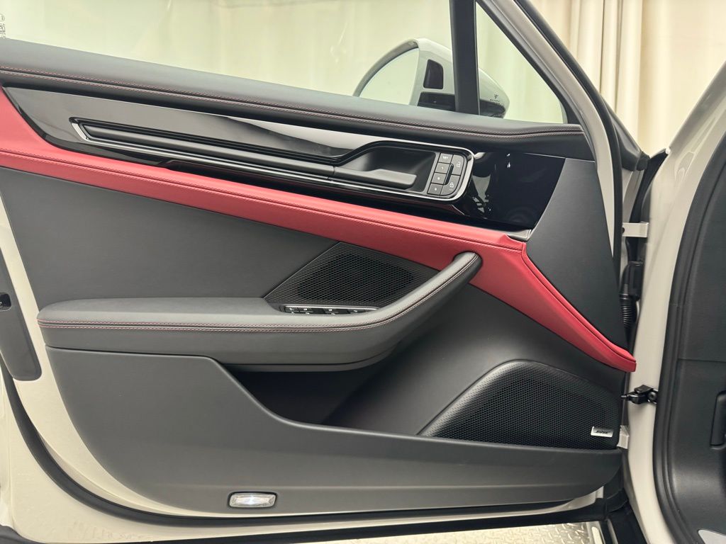 Thumbnail: 2025 Porsche Panamera - 22