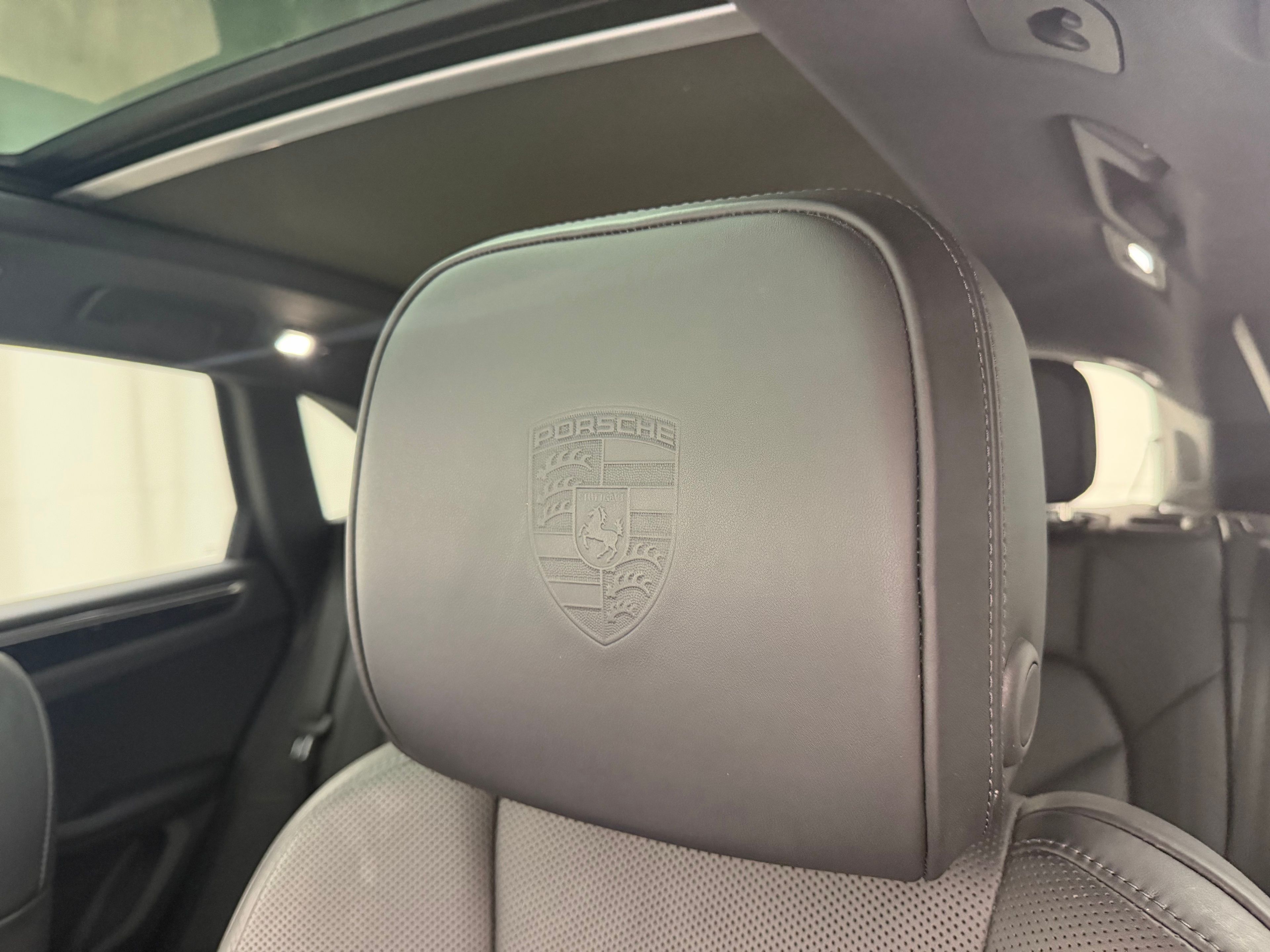 Thumbnail: 2022 Porsche Macan - 29