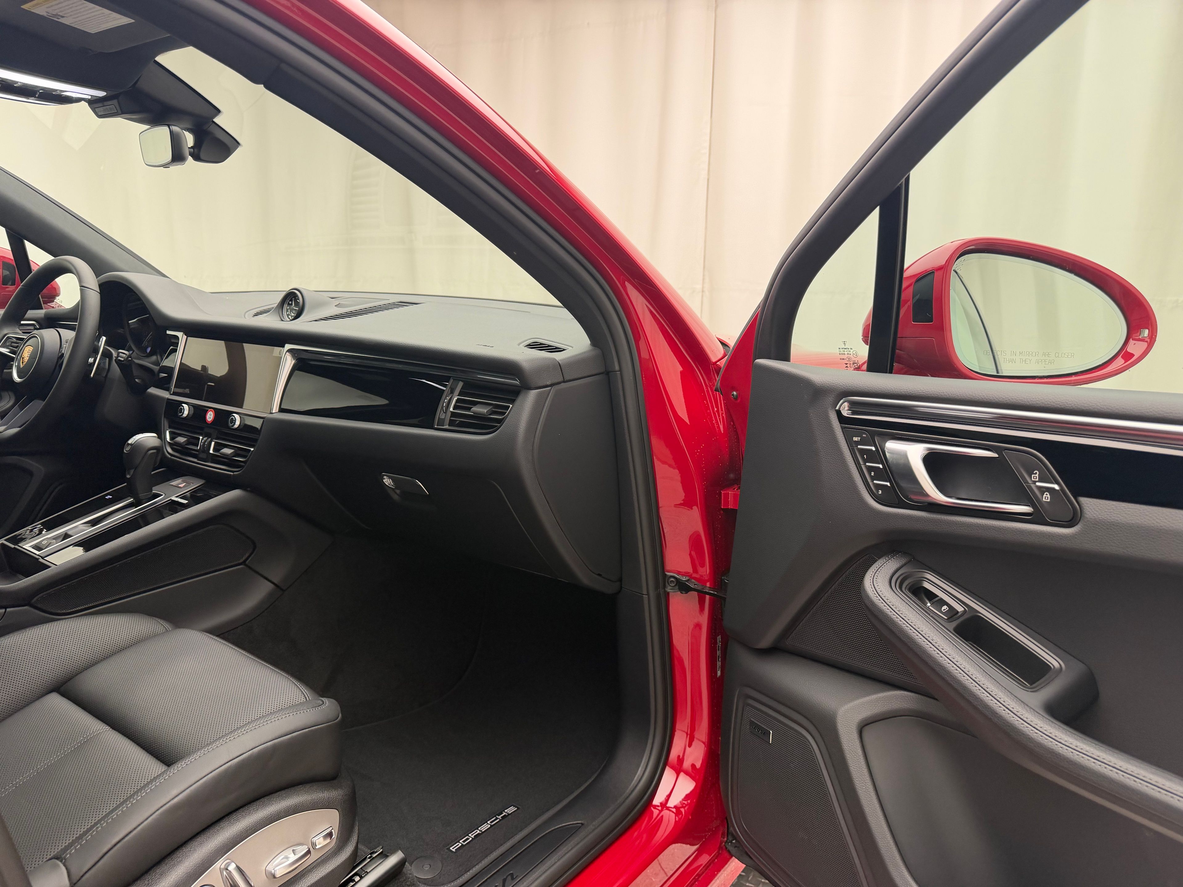 Thumbnail: 2026 Porsche Macan - 18