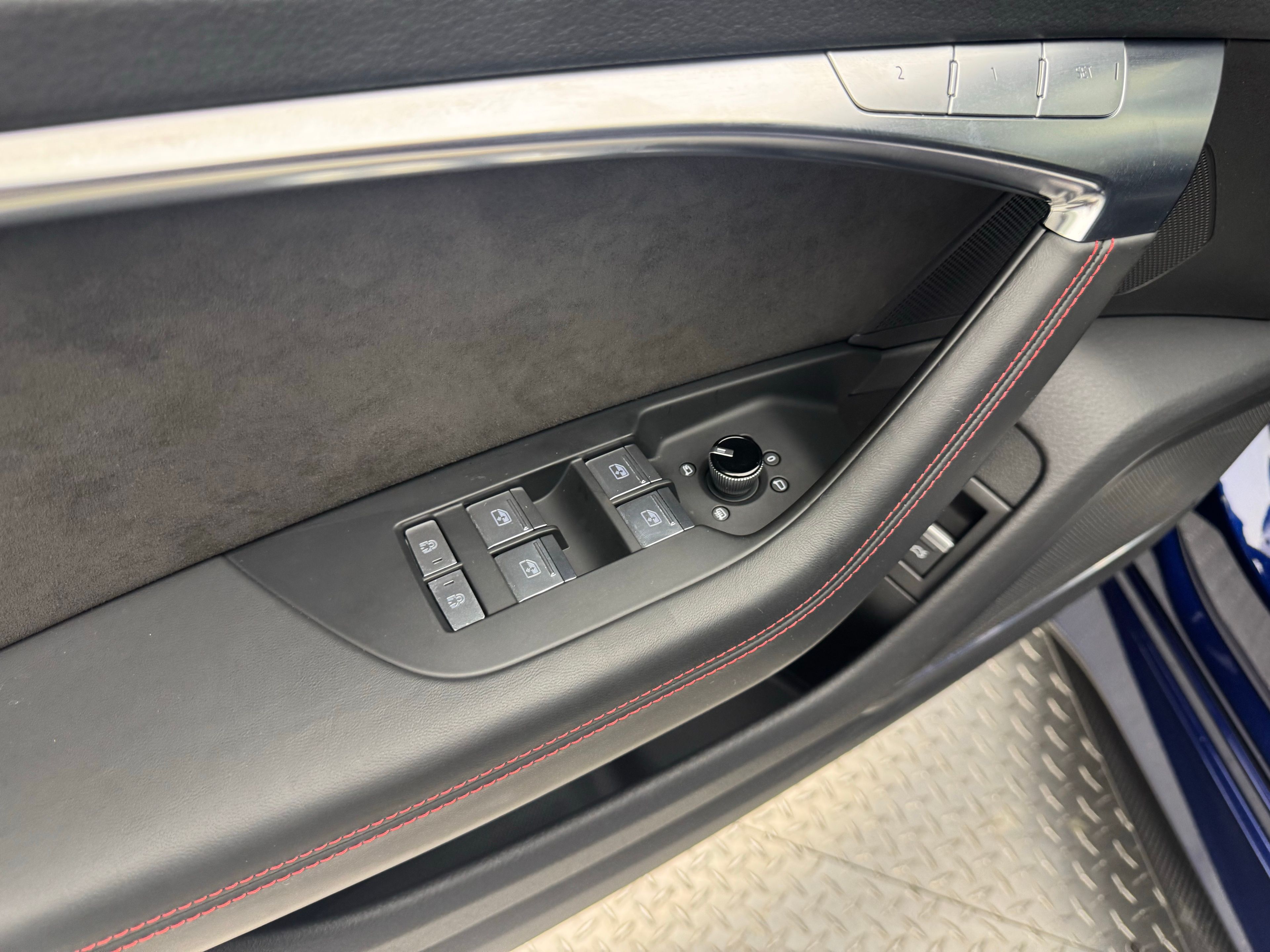 Thumbnail: 2021 Audi RS 6 - 32