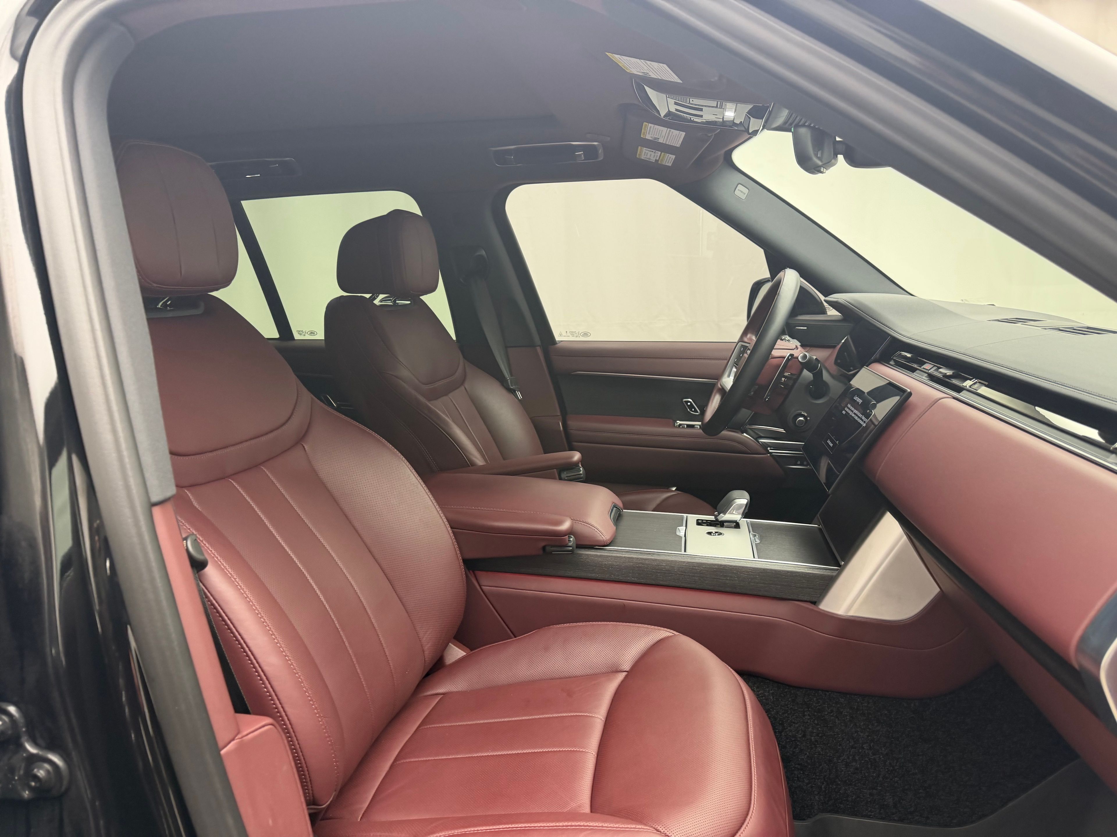 Thumbnail: 2024 Land Rover Range Rover - 21