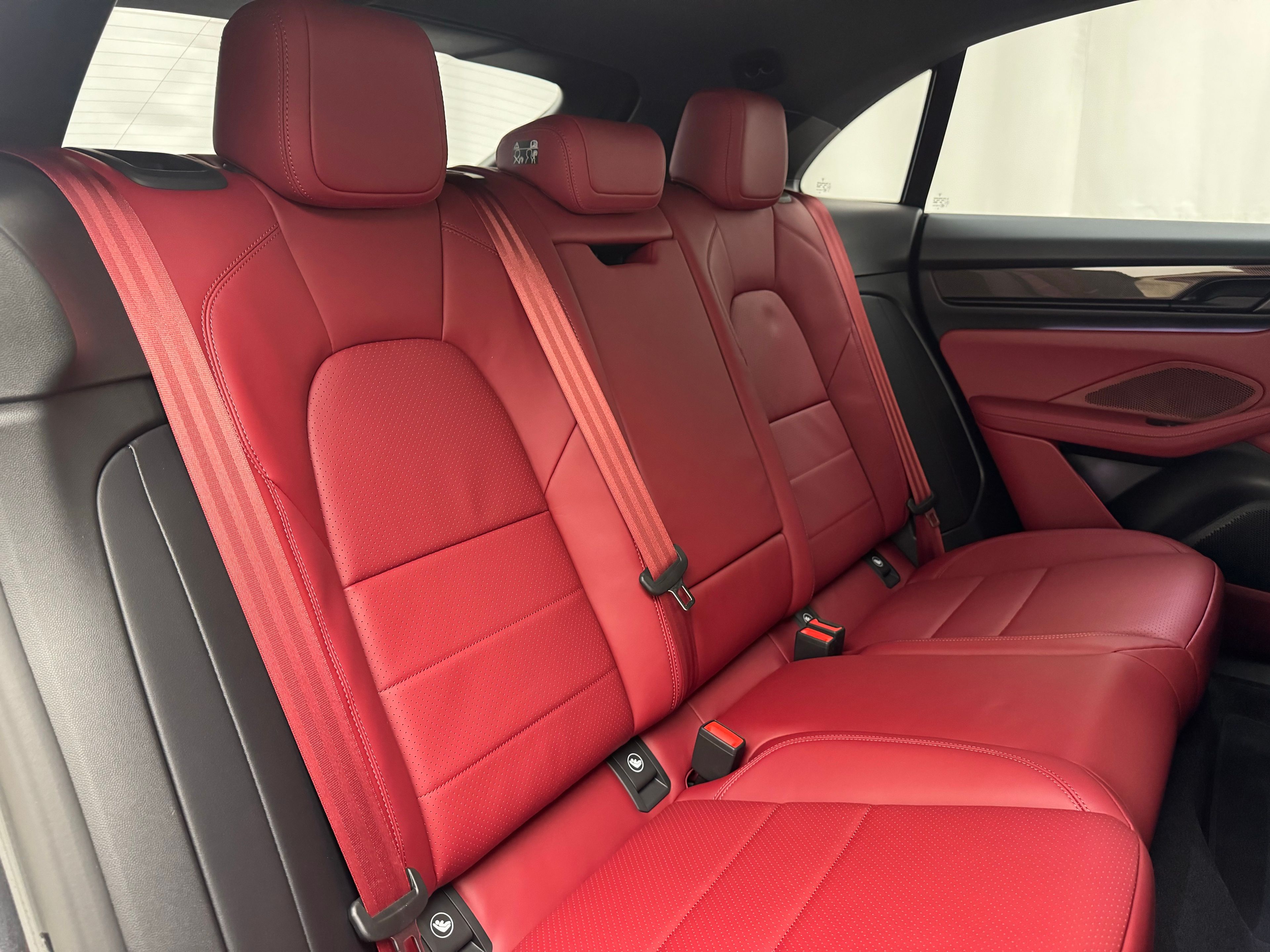 Thumbnail: 2026 Porsche Macan - 28