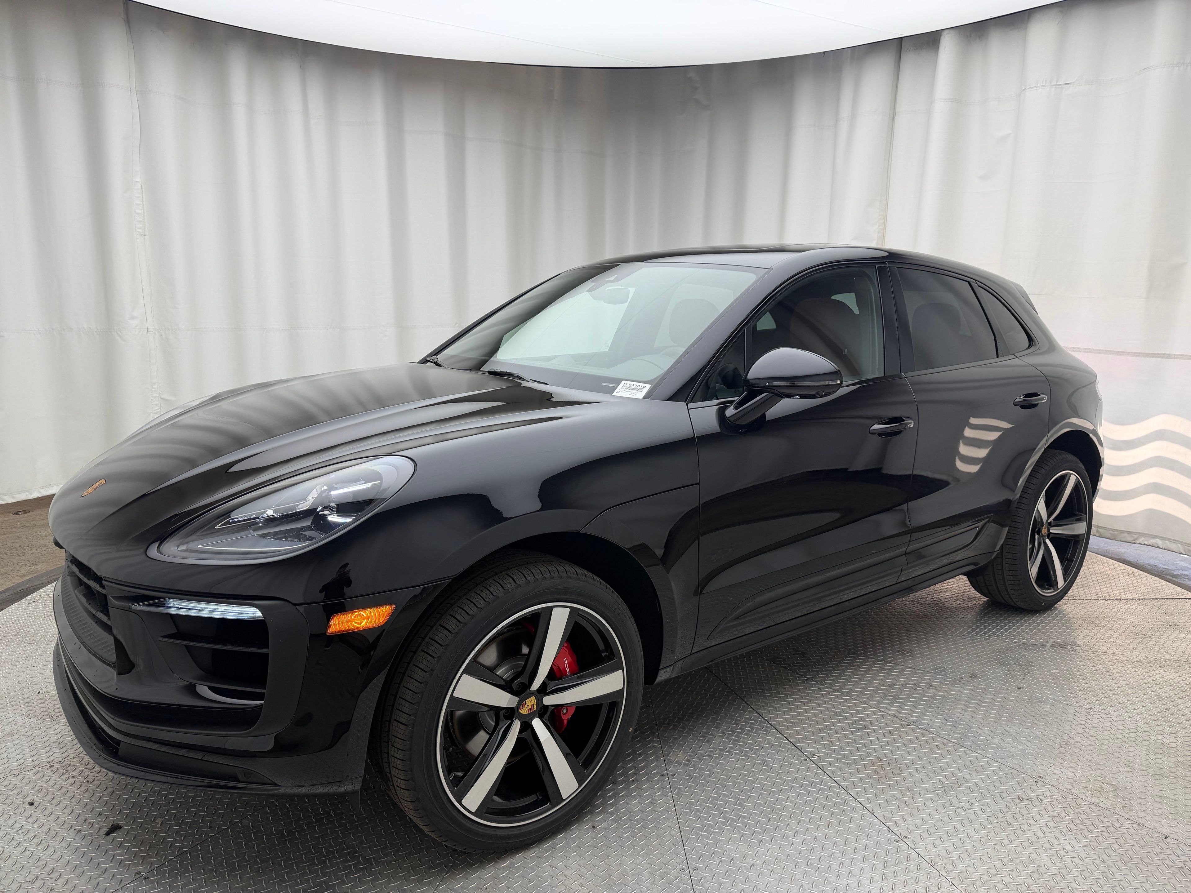 Thumbnail: 2026 Porsche Macan - 1