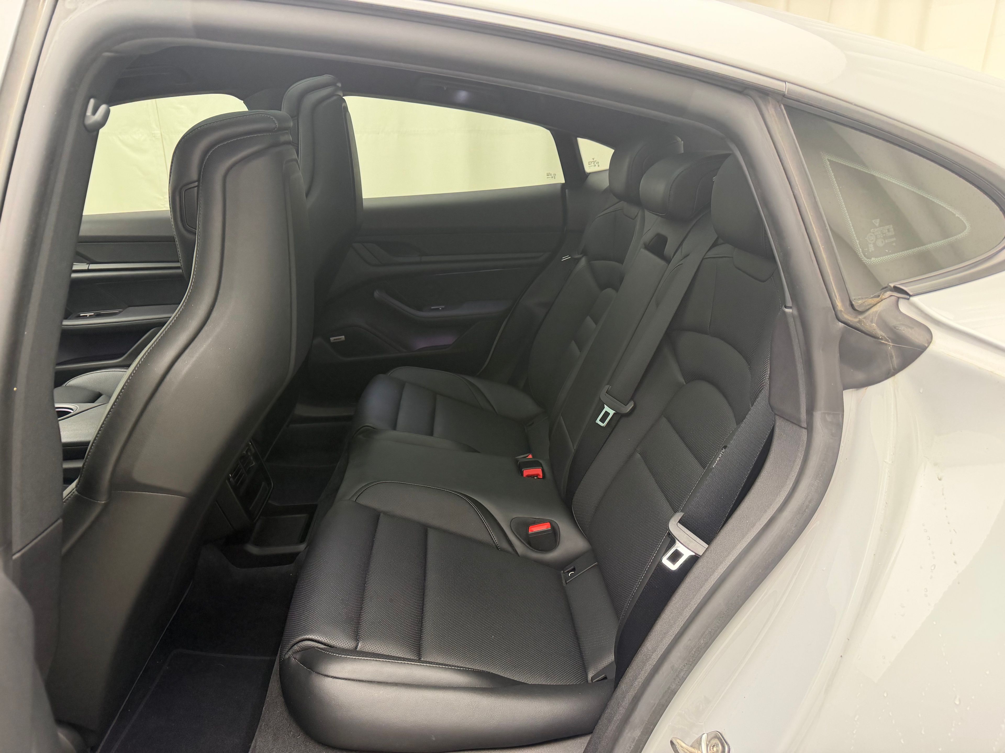 Thumbnail: 2022 Porsche Taycan - 23