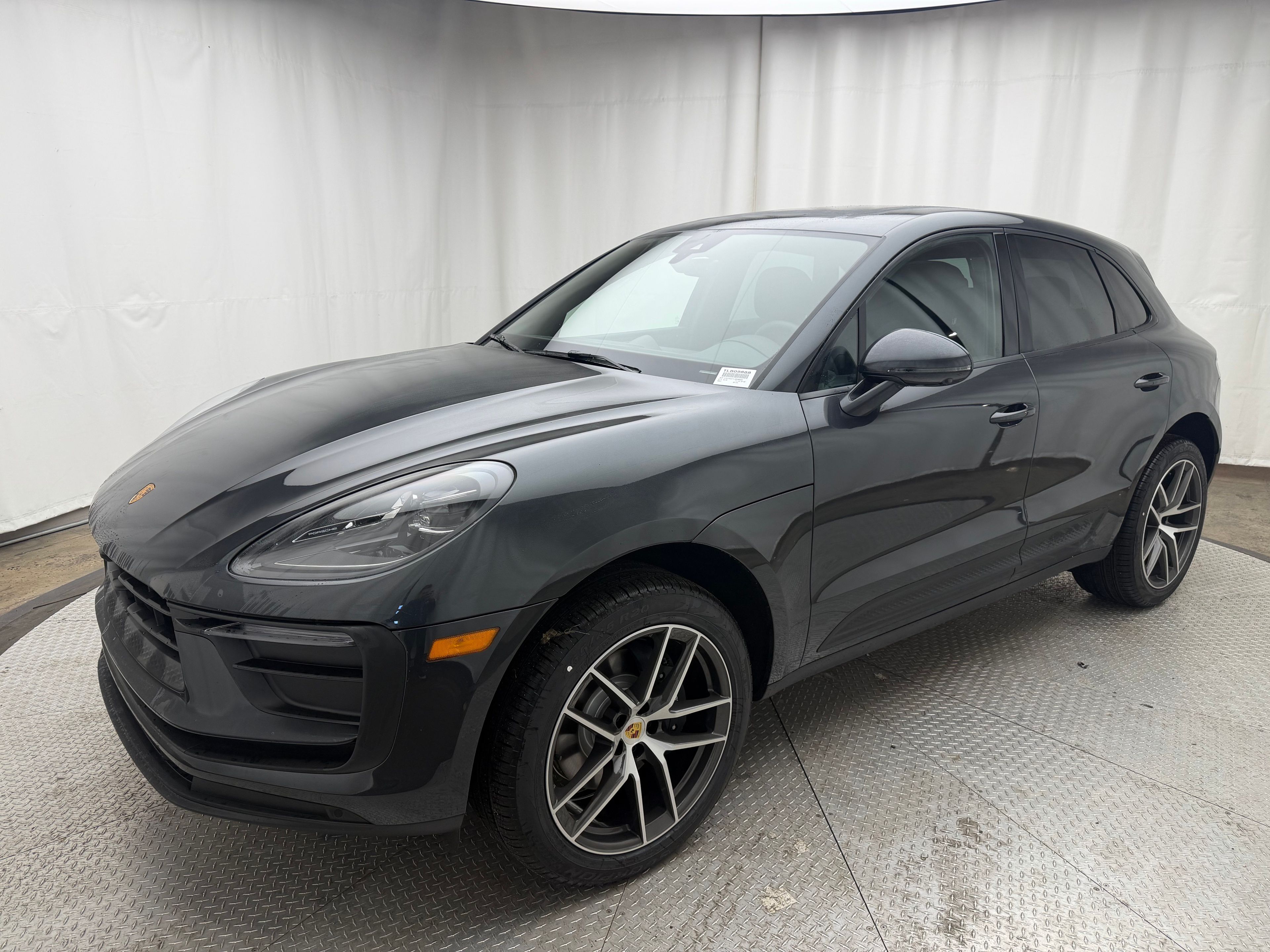 Thumbnail: 2026 Porsche Macan - 1