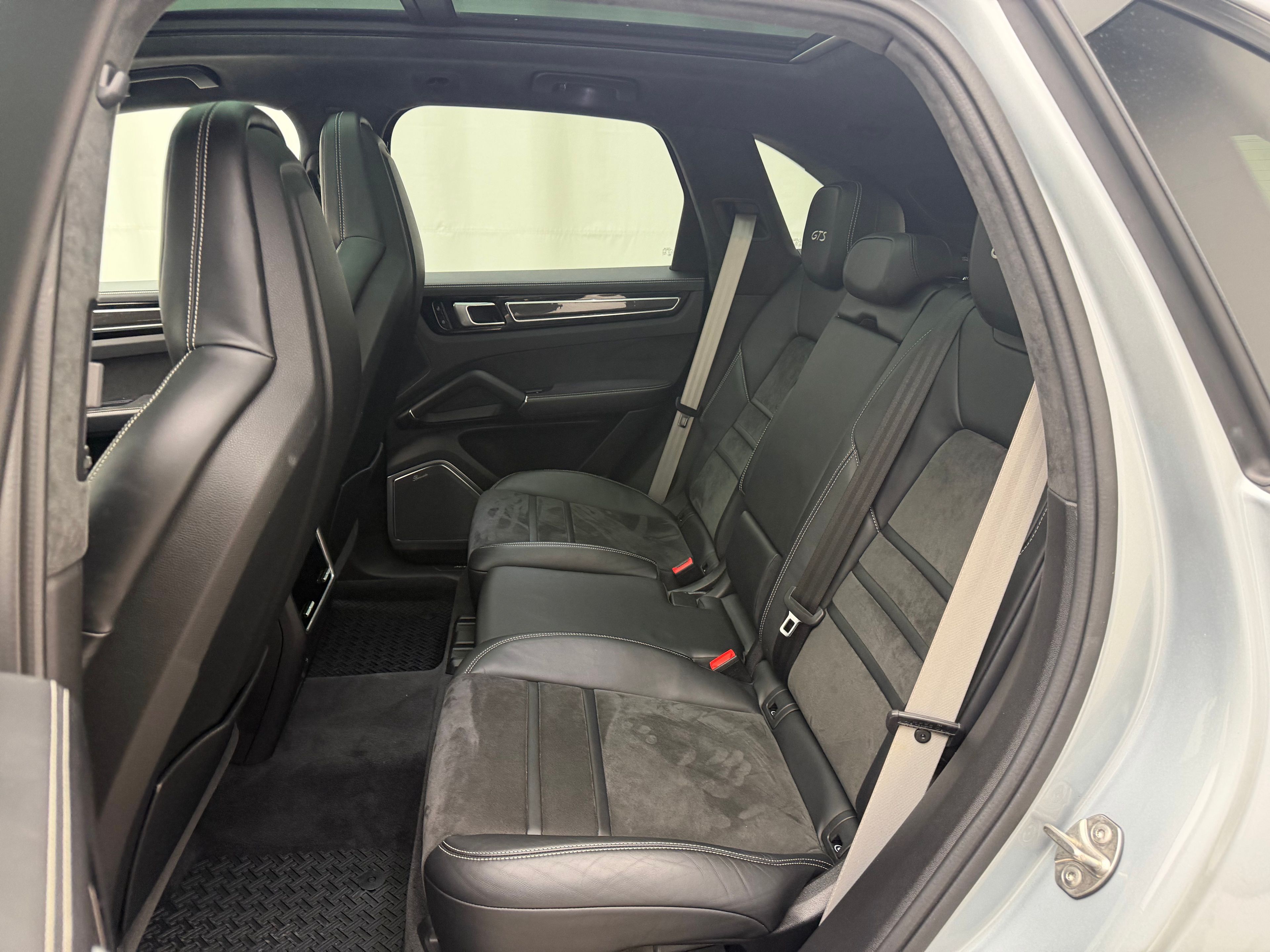 Thumbnail: 2021 Porsche Cayenne - 27