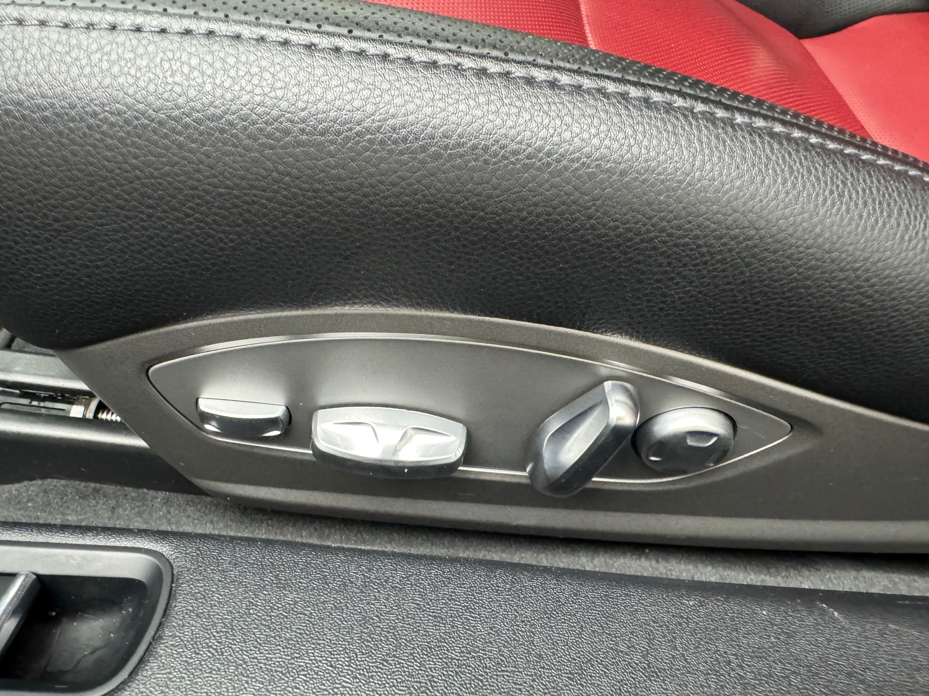 Thumbnail: 2017 Porsche 718 Boxster - 31