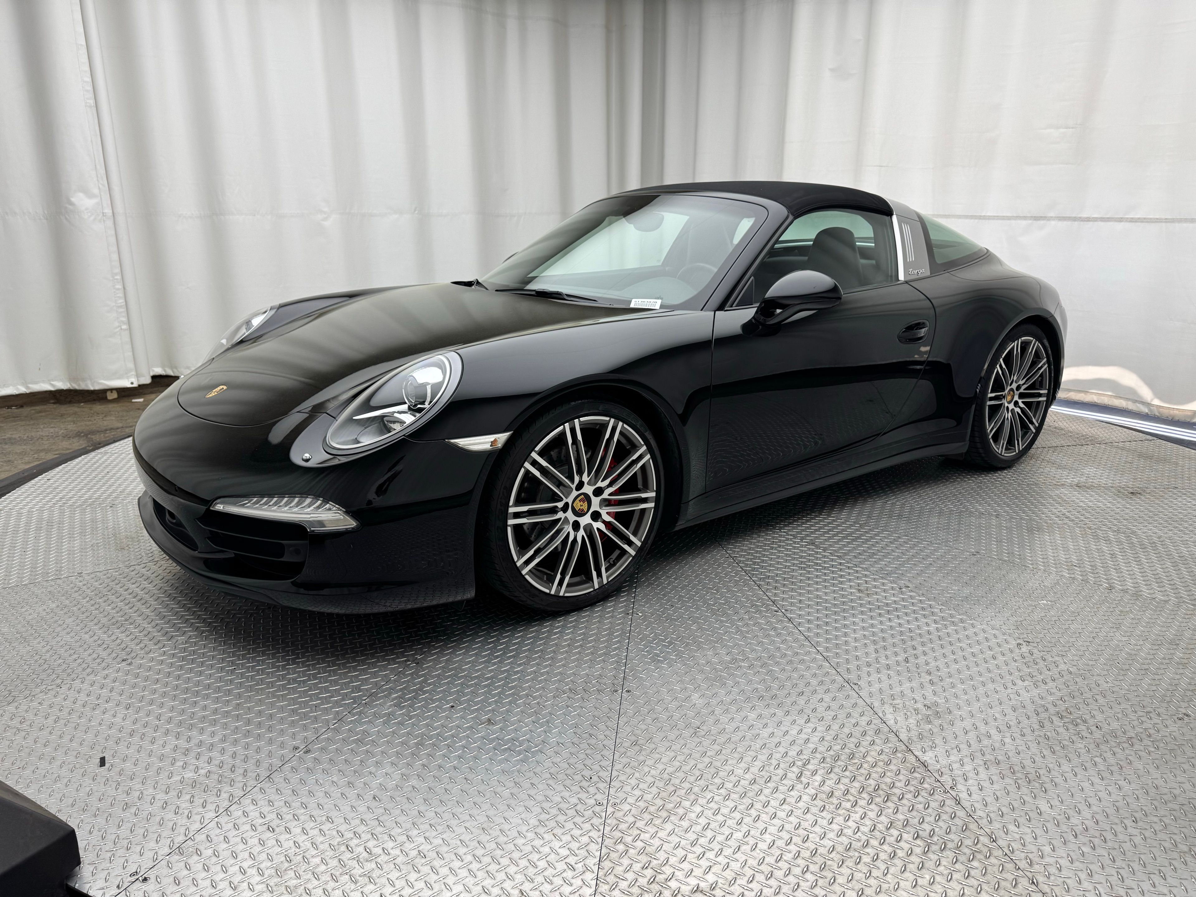 Thumbnail: 2016 Porsche 911 - 1