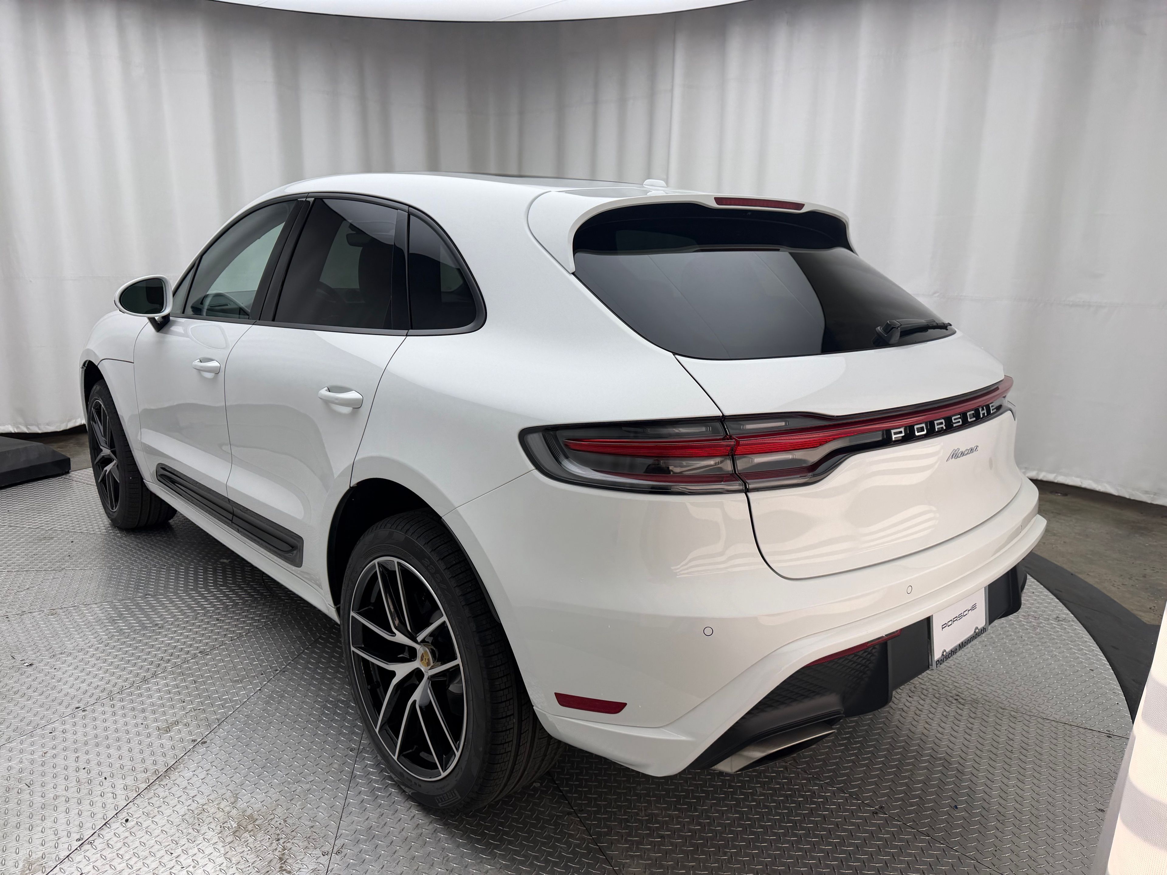 Thumbnail: 2026 Porsche Macan - 3