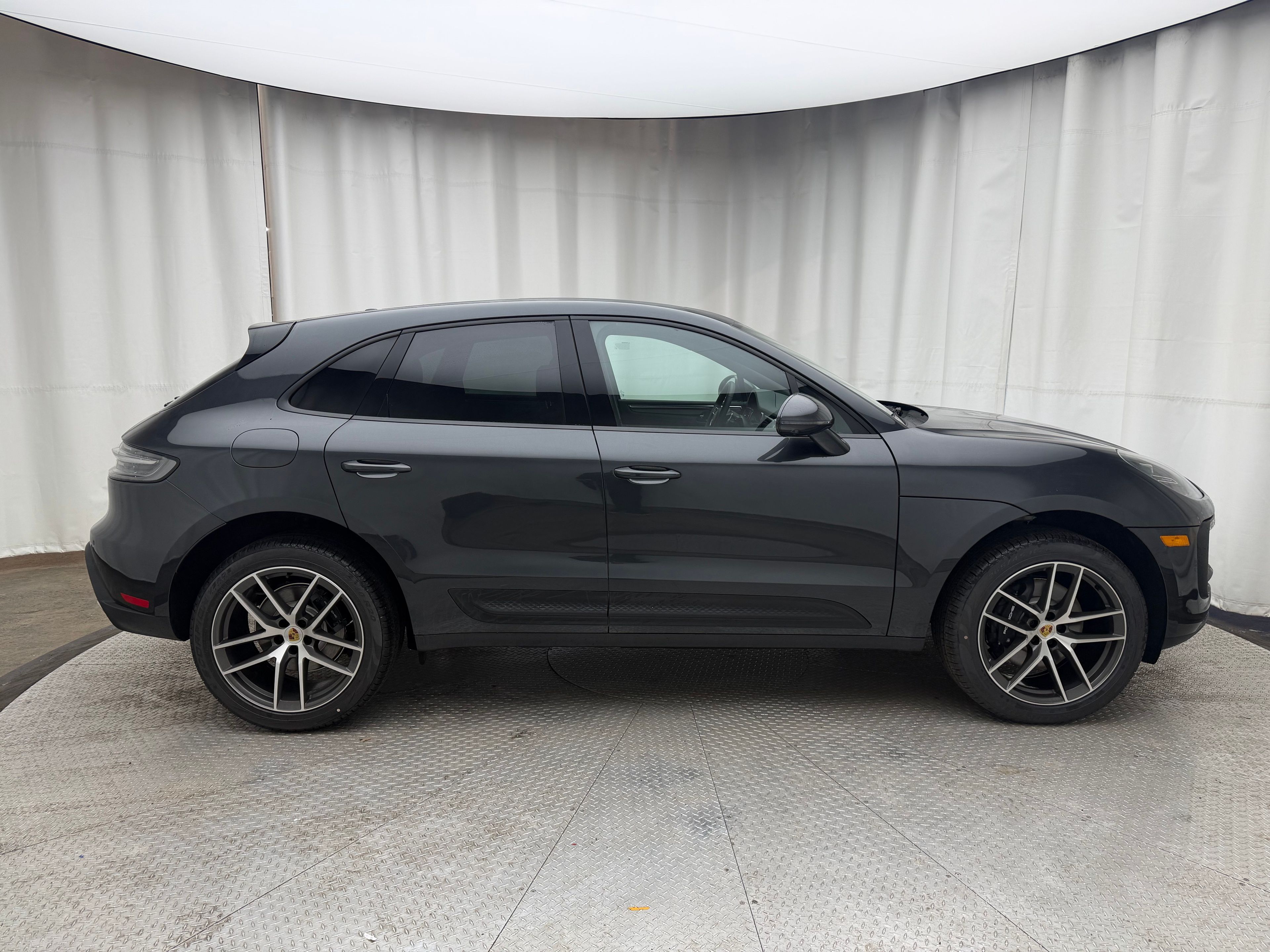Thumbnail: 2026 Porsche Macan - 12