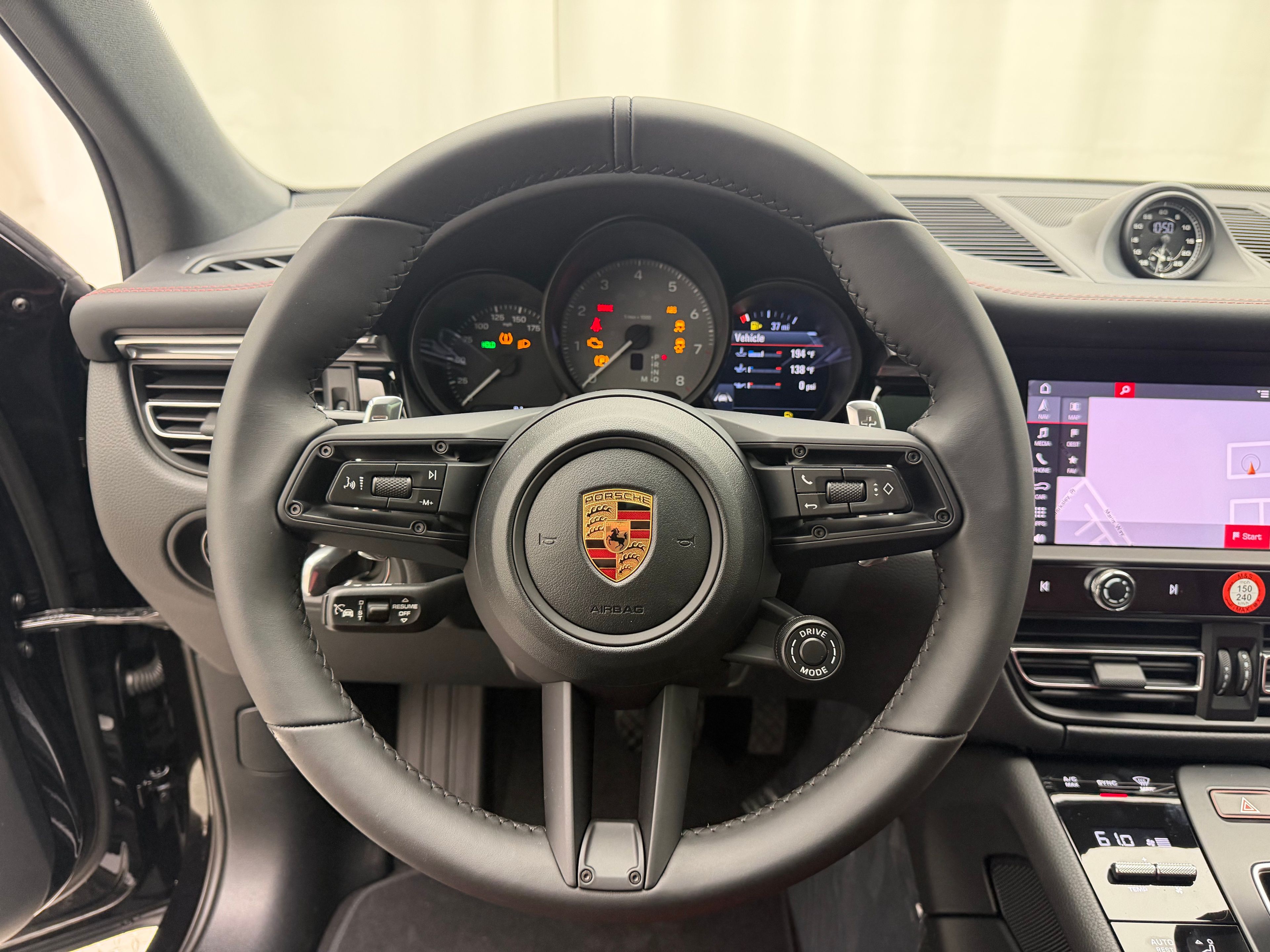 Thumbnail: 2026 Porsche Macan - 6