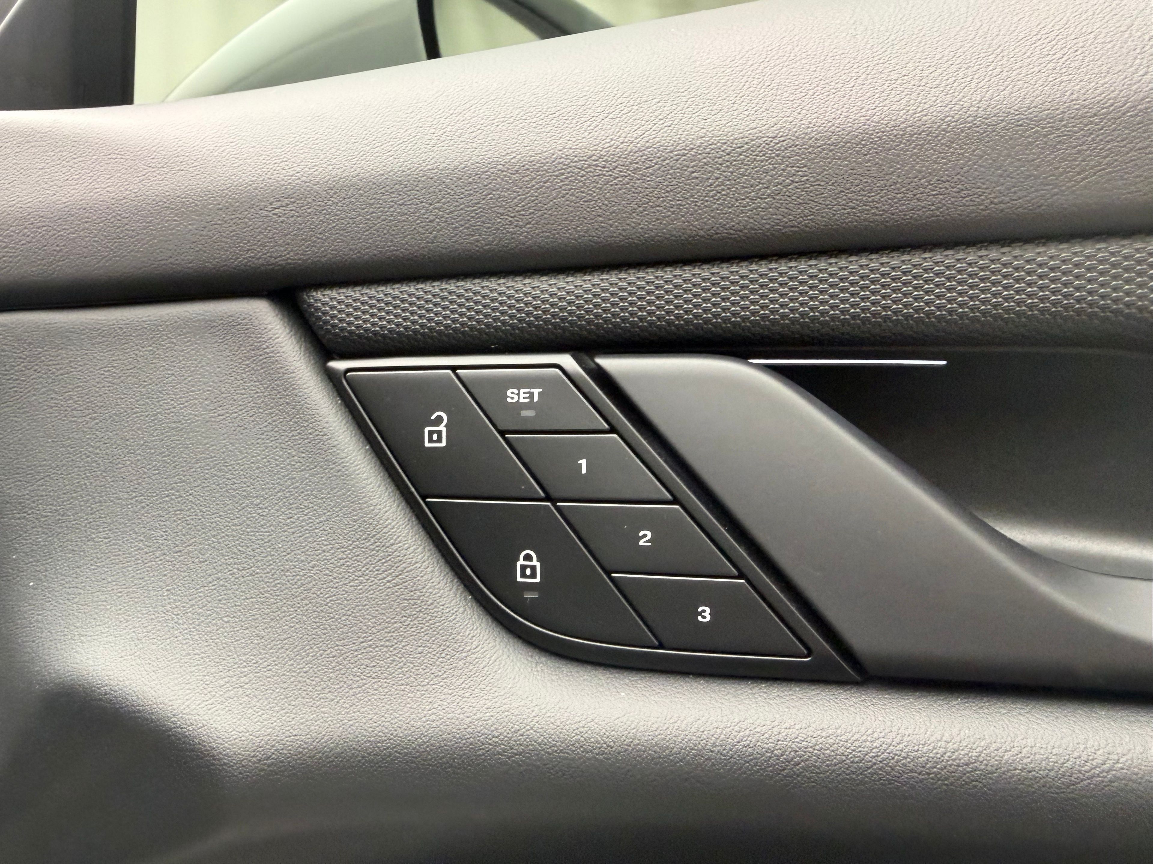 Thumbnail: 2022 Porsche Taycan - 21