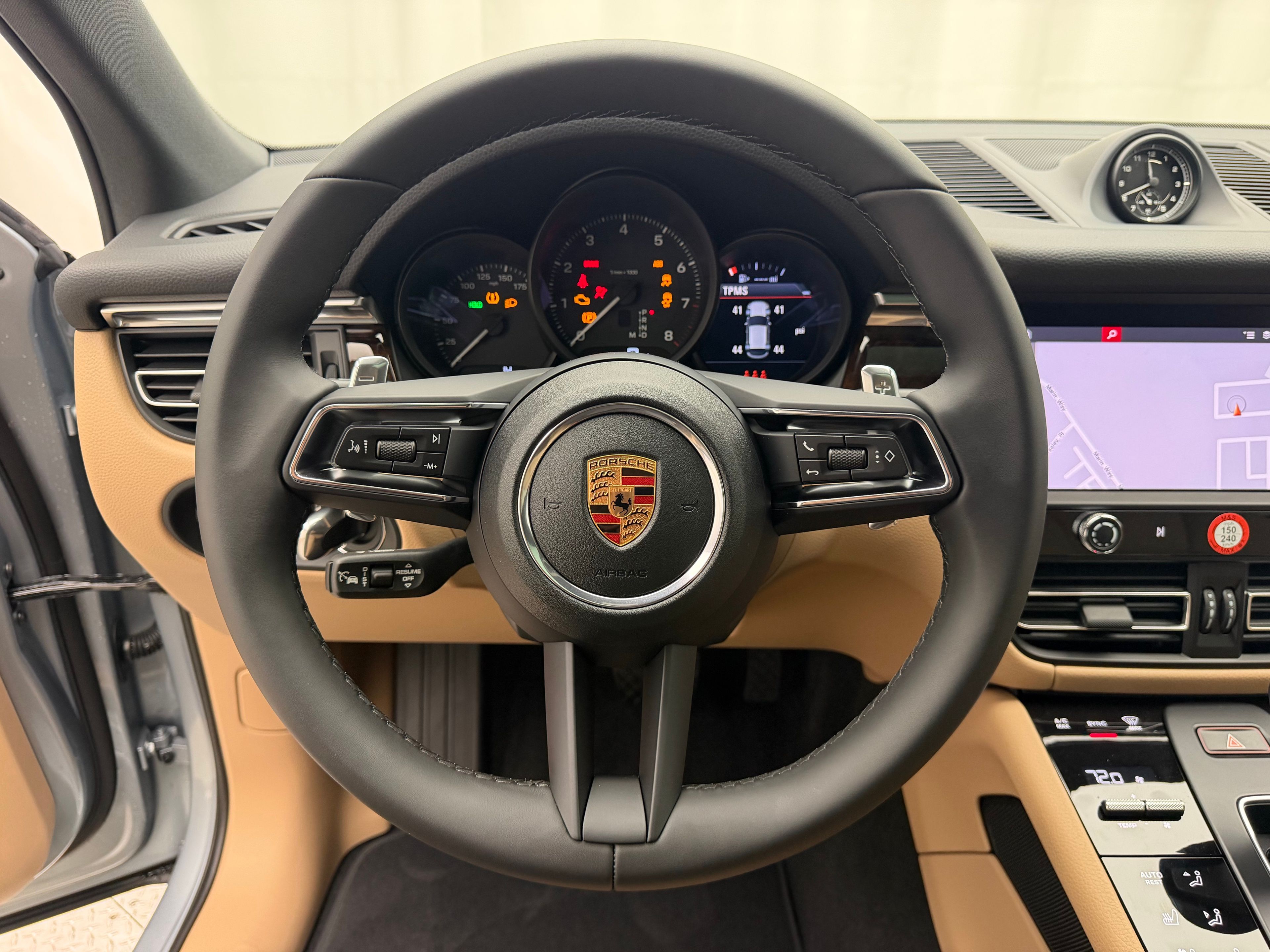 Thumbnail: 2026 Porsche Macan - 6
