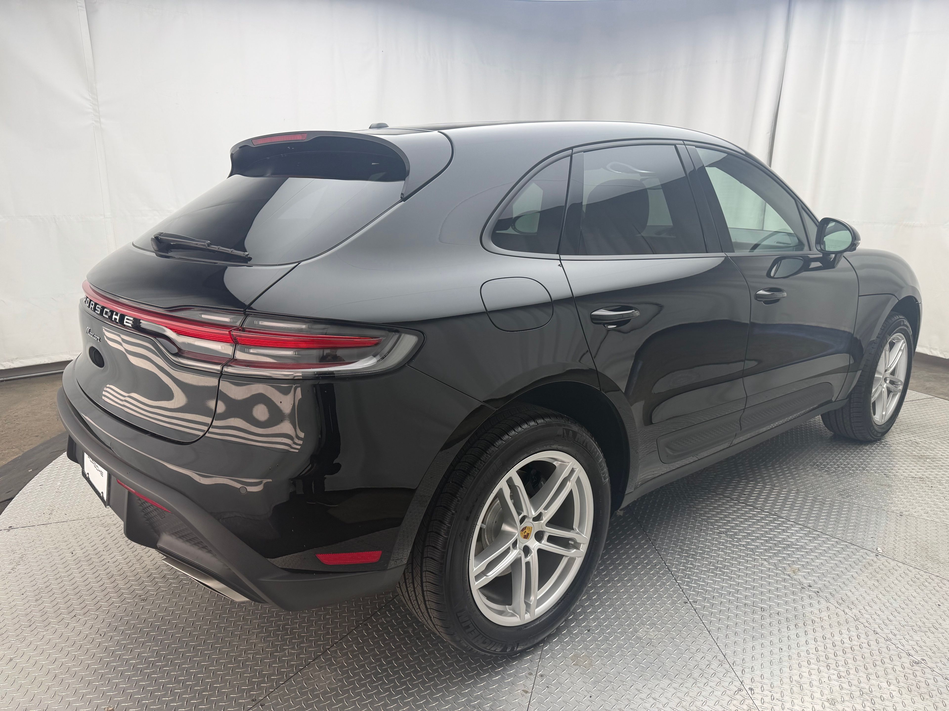 Thumbnail: 2026 Porsche Macan - 12