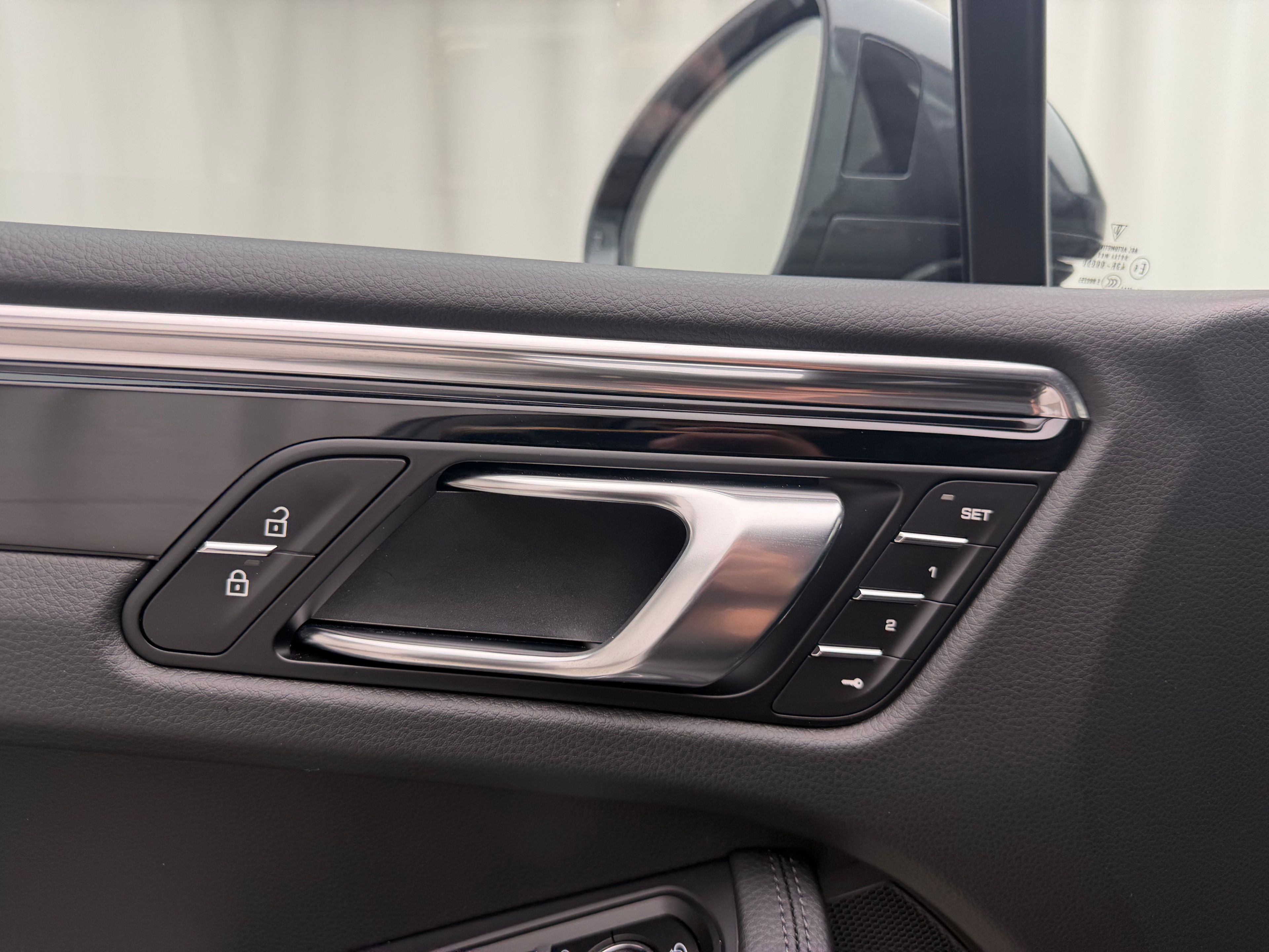 Thumbnail: 2026 Porsche Macan - 31