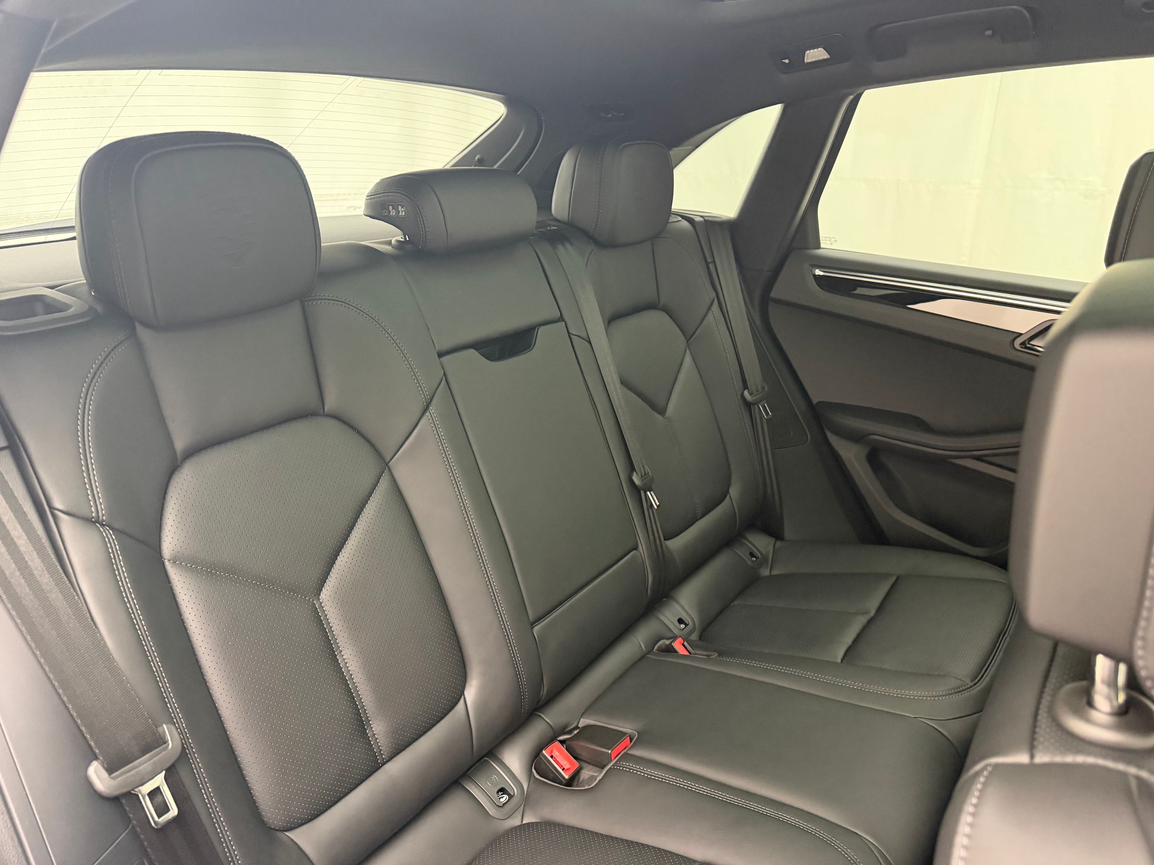 Thumbnail: 2026 Porsche Macan - 26