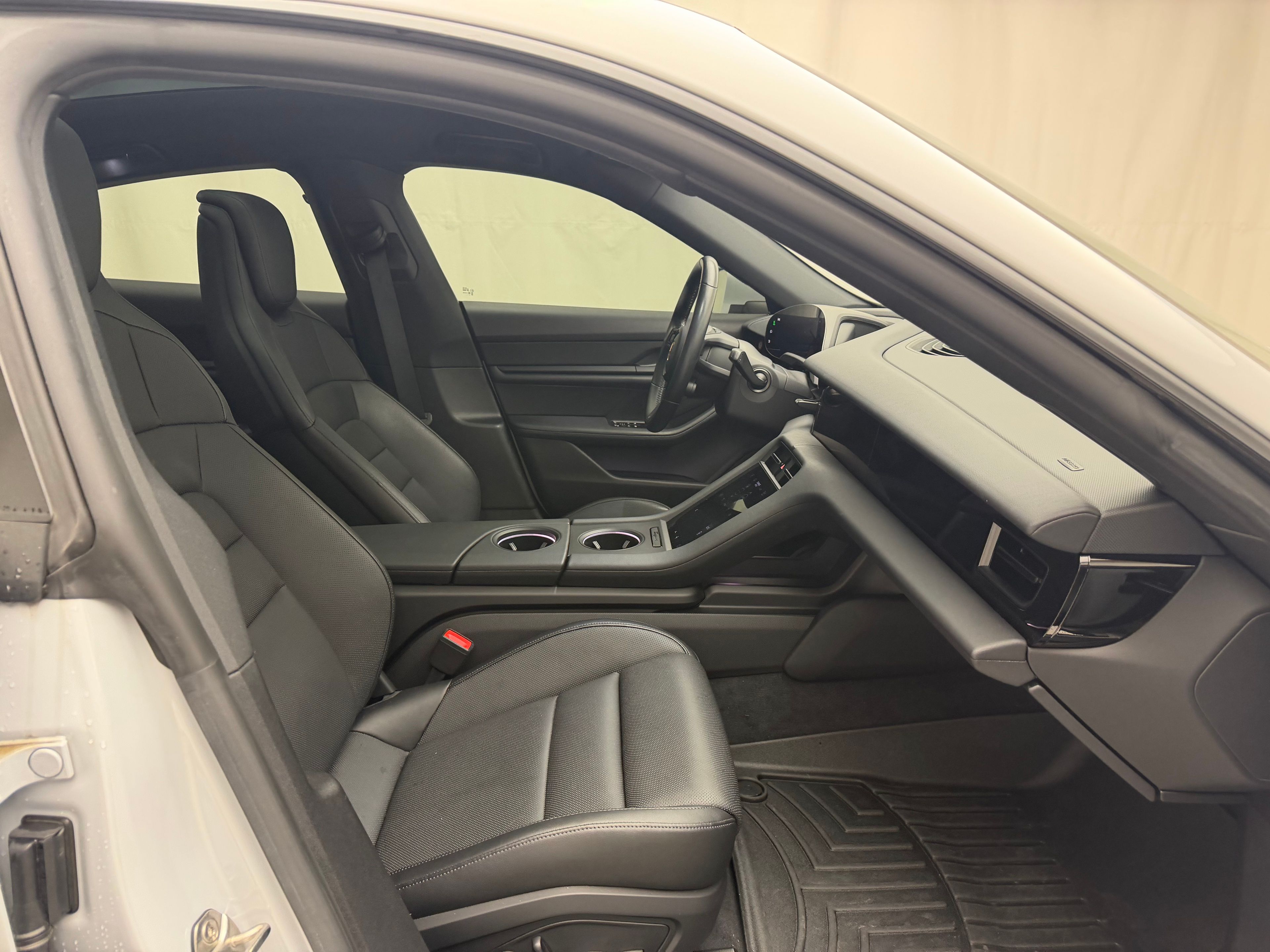 Thumbnail: 2022 Porsche Taycan - 24