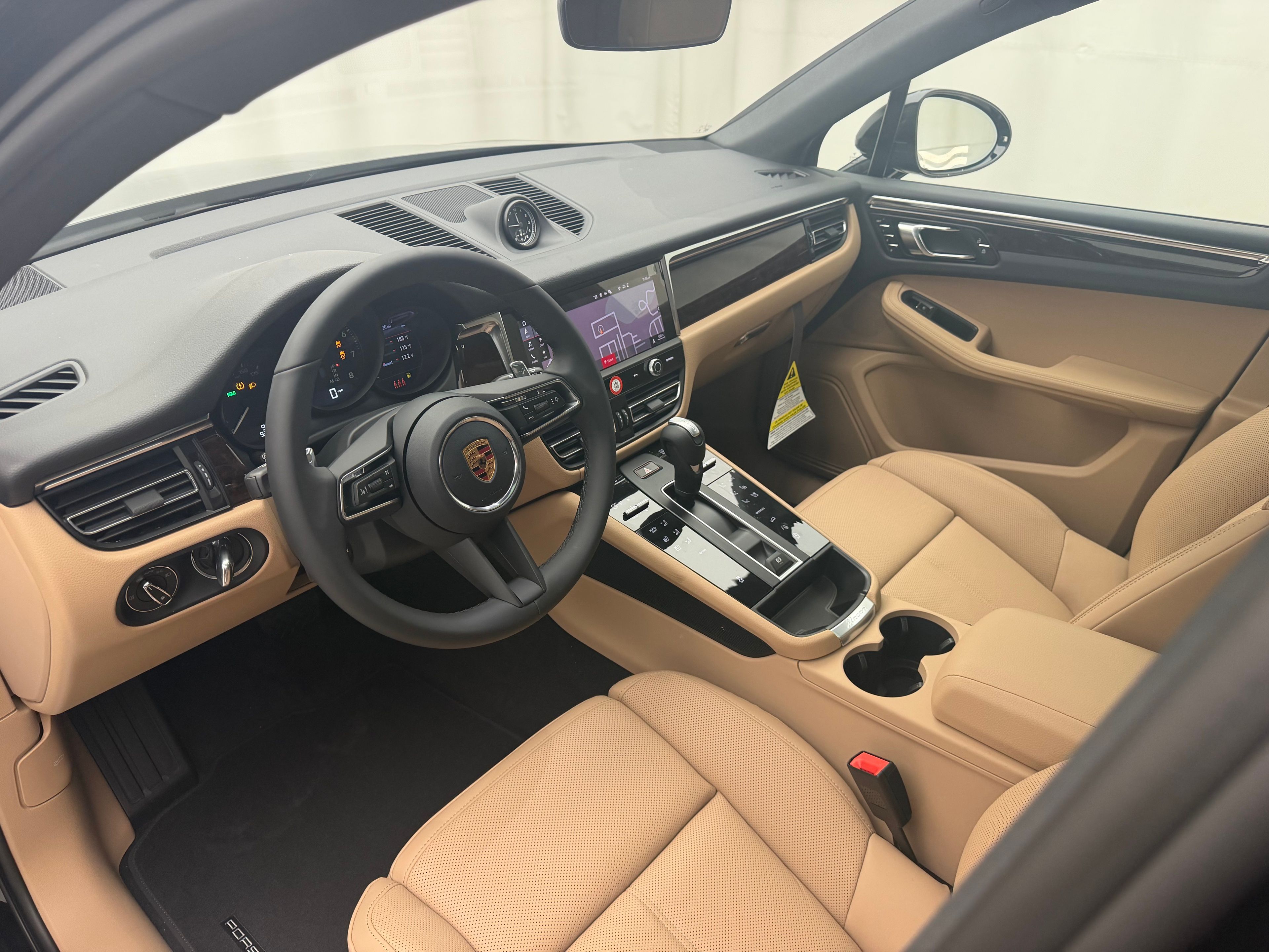 Thumbnail: 2026 Porsche Macan - 4