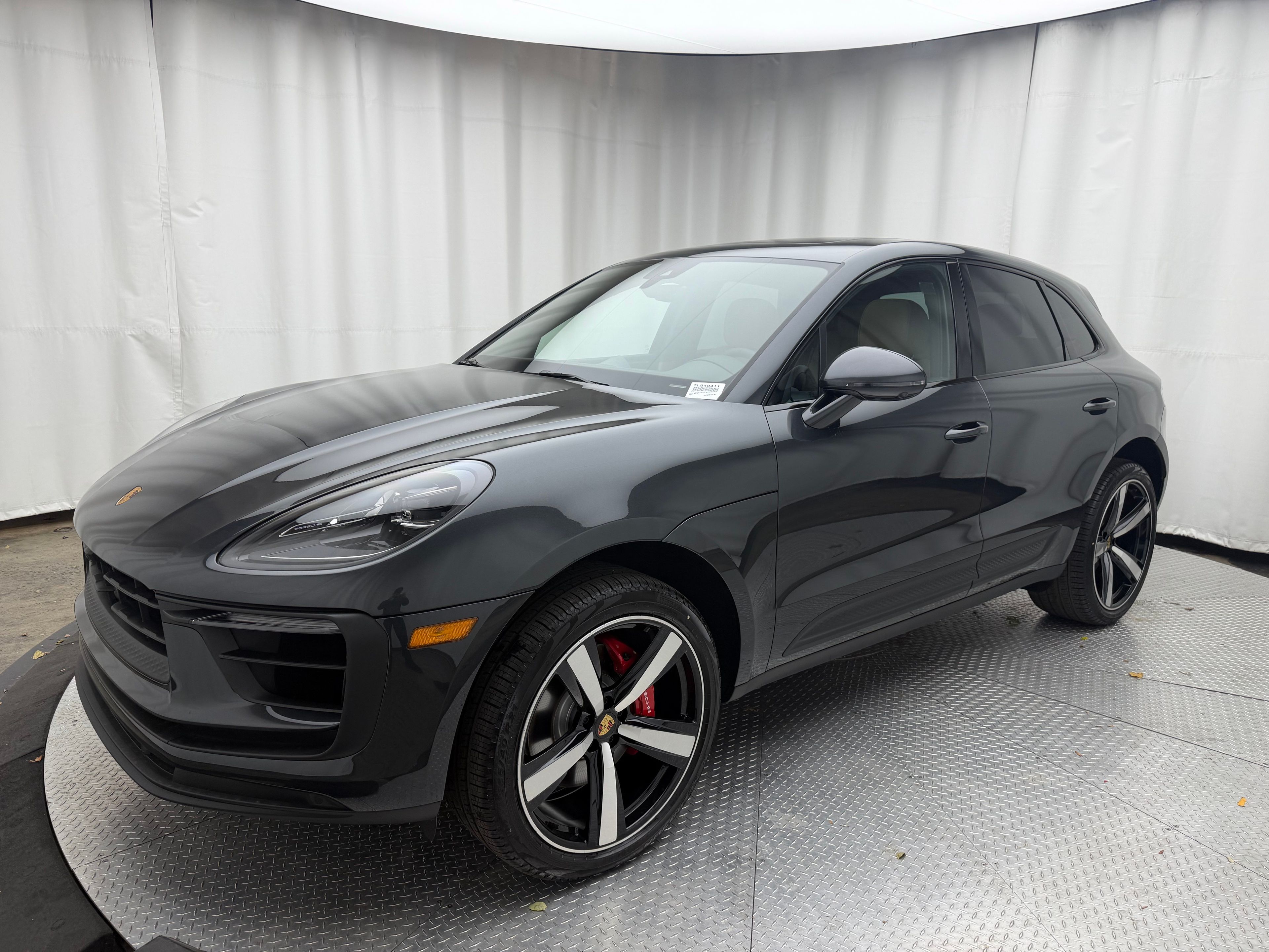 Thumbnail: 2026 Porsche Macan - 1