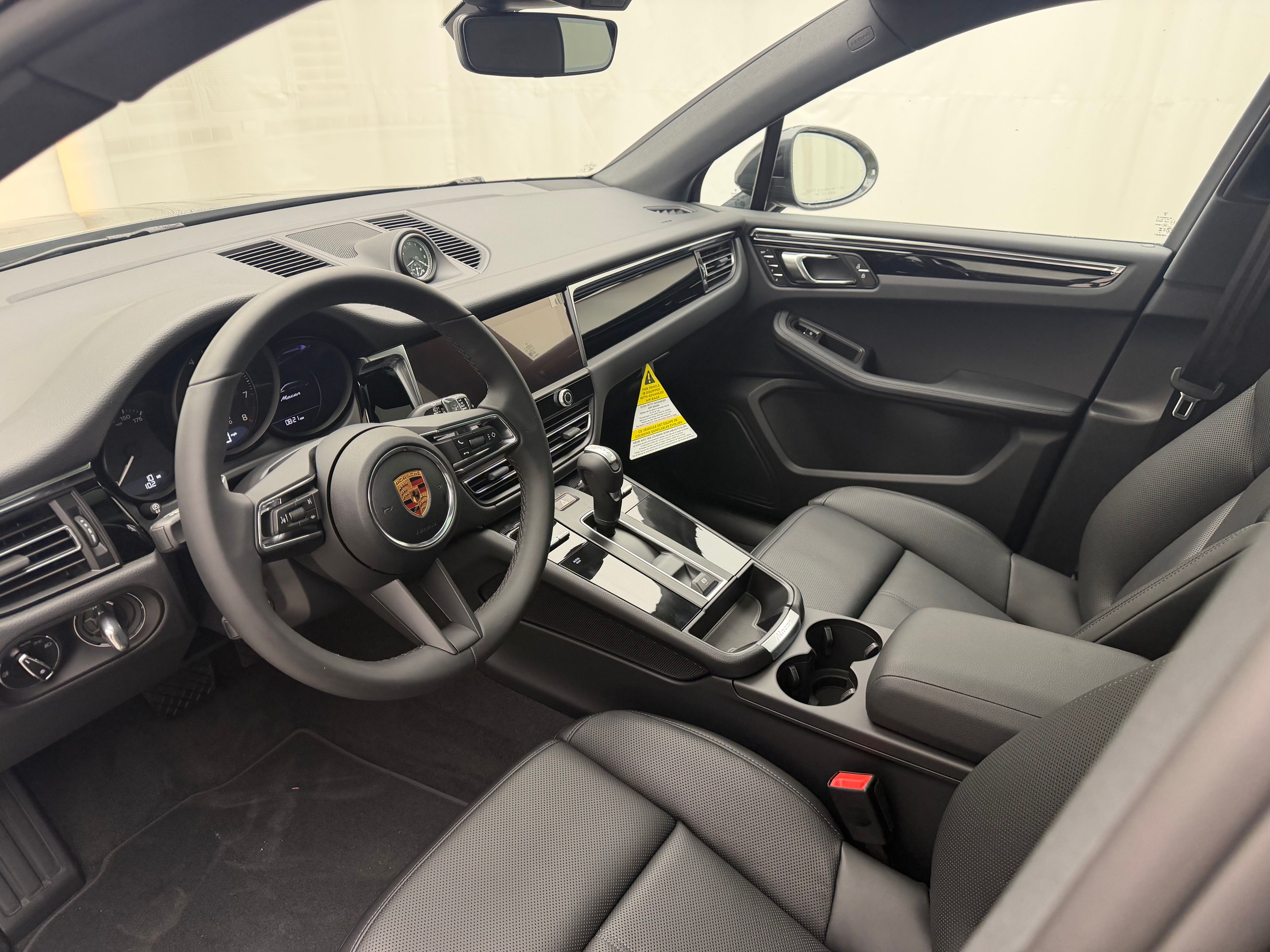 Thumbnail: 2026 Porsche Macan - 4