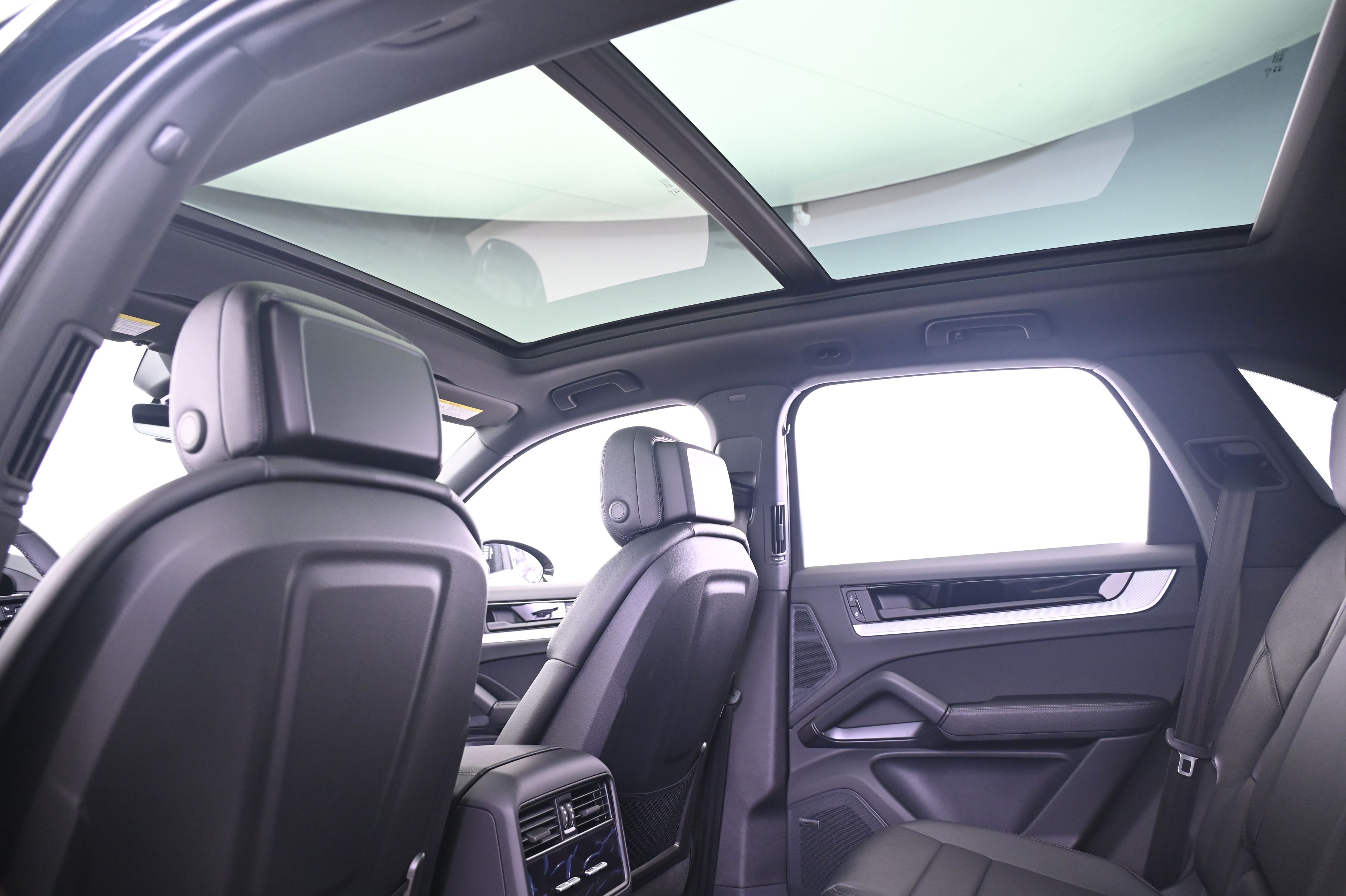 Thumbnail: 2025 Porsche Cayenne - 25