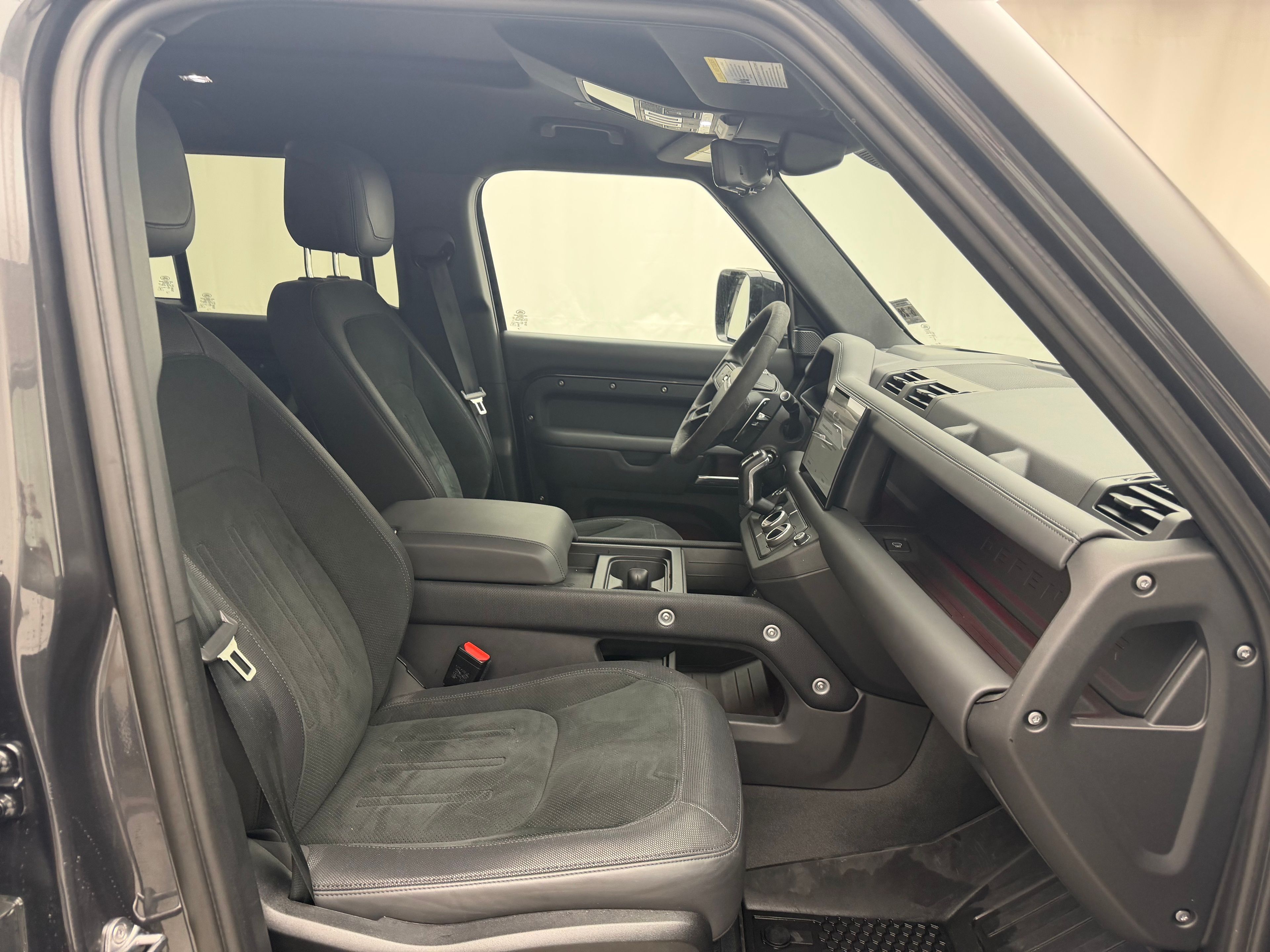 Thumbnail: 2023 Land Rover Defender - 24