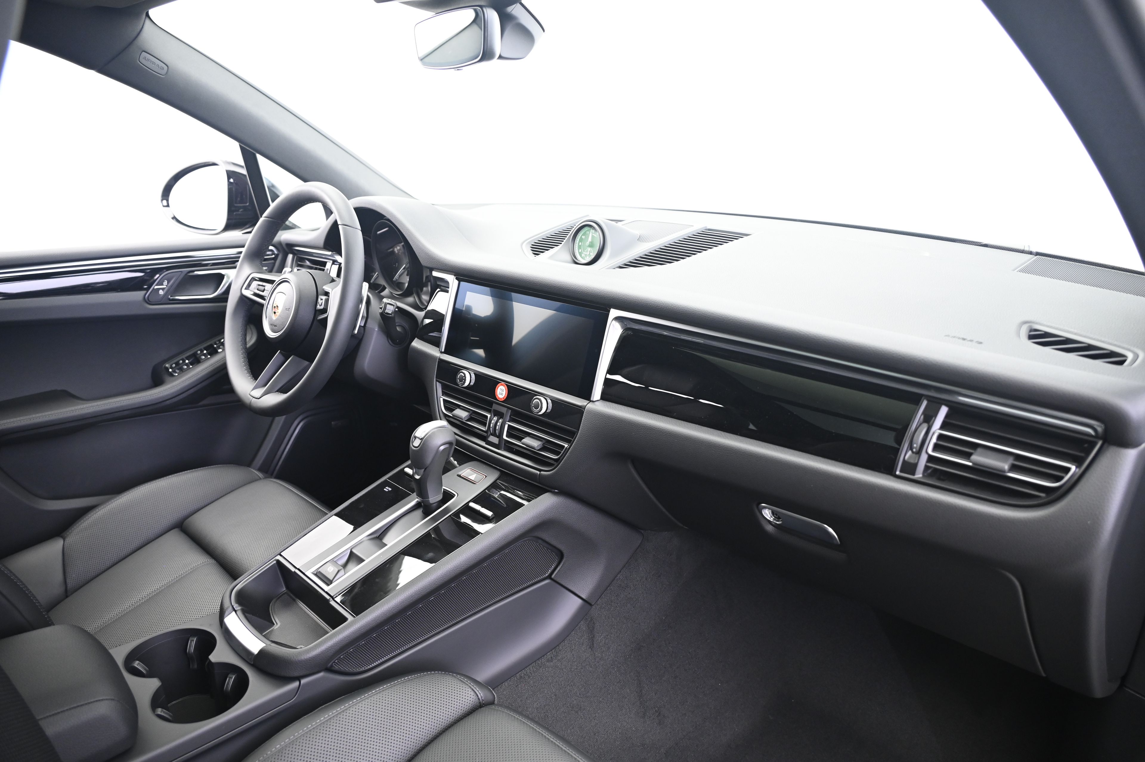 Thumbnail: 2025 Porsche Macan - 21