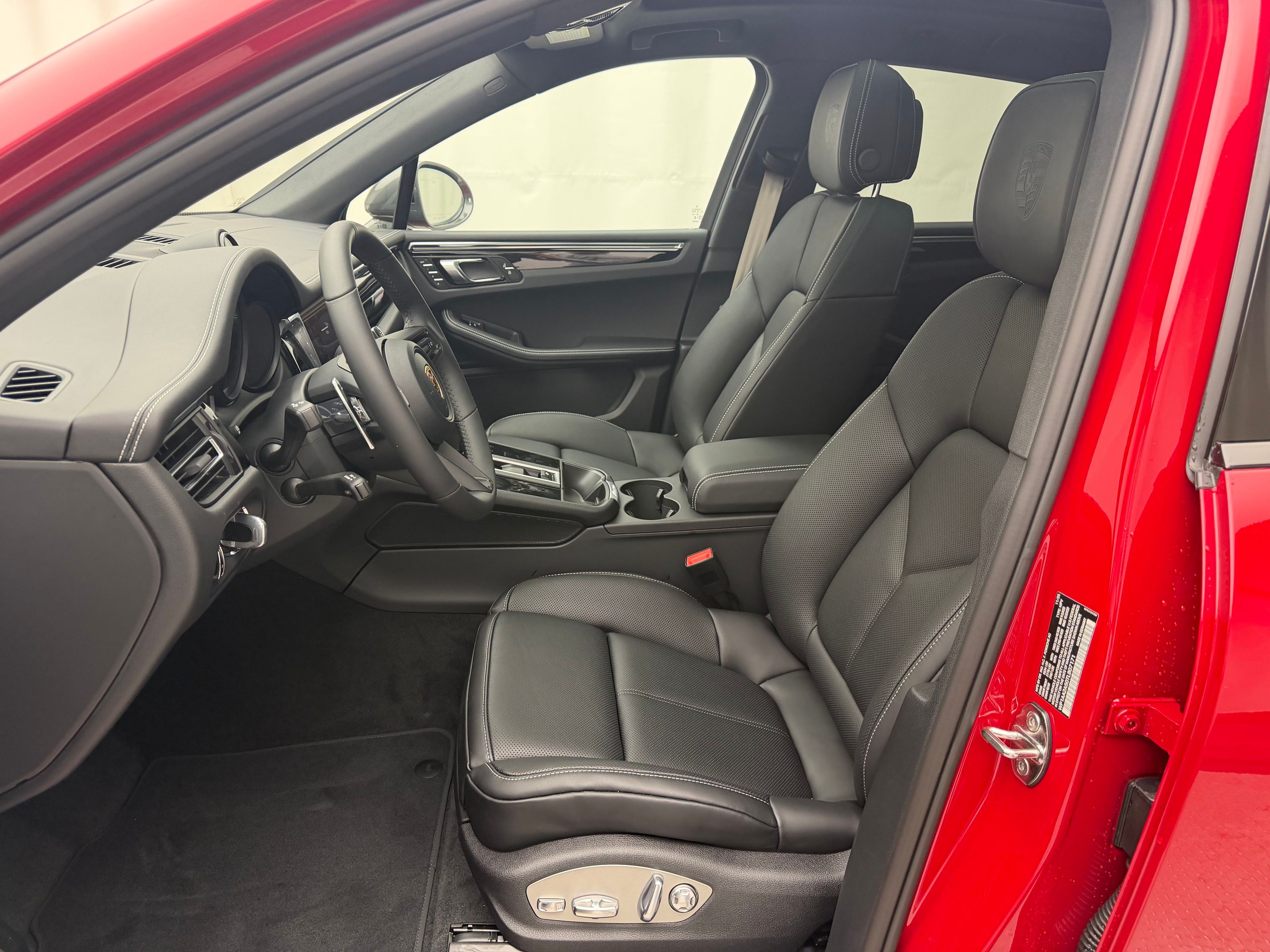 Thumbnail: 2026 Porsche Macan - 5